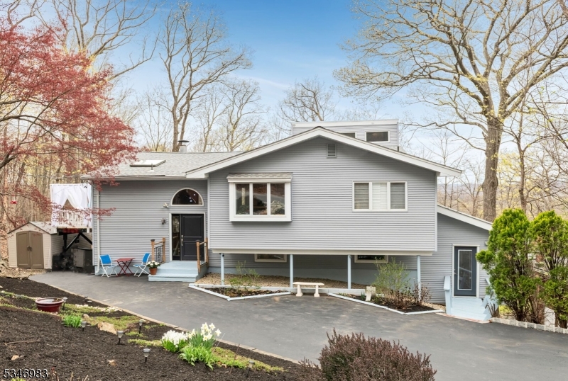 Ringwood Boro, New Jersey, 07456, United States, 4 Bedrooms Bedrooms, ,2 BathroomsBathrooms,Residential,For Sale,1794358