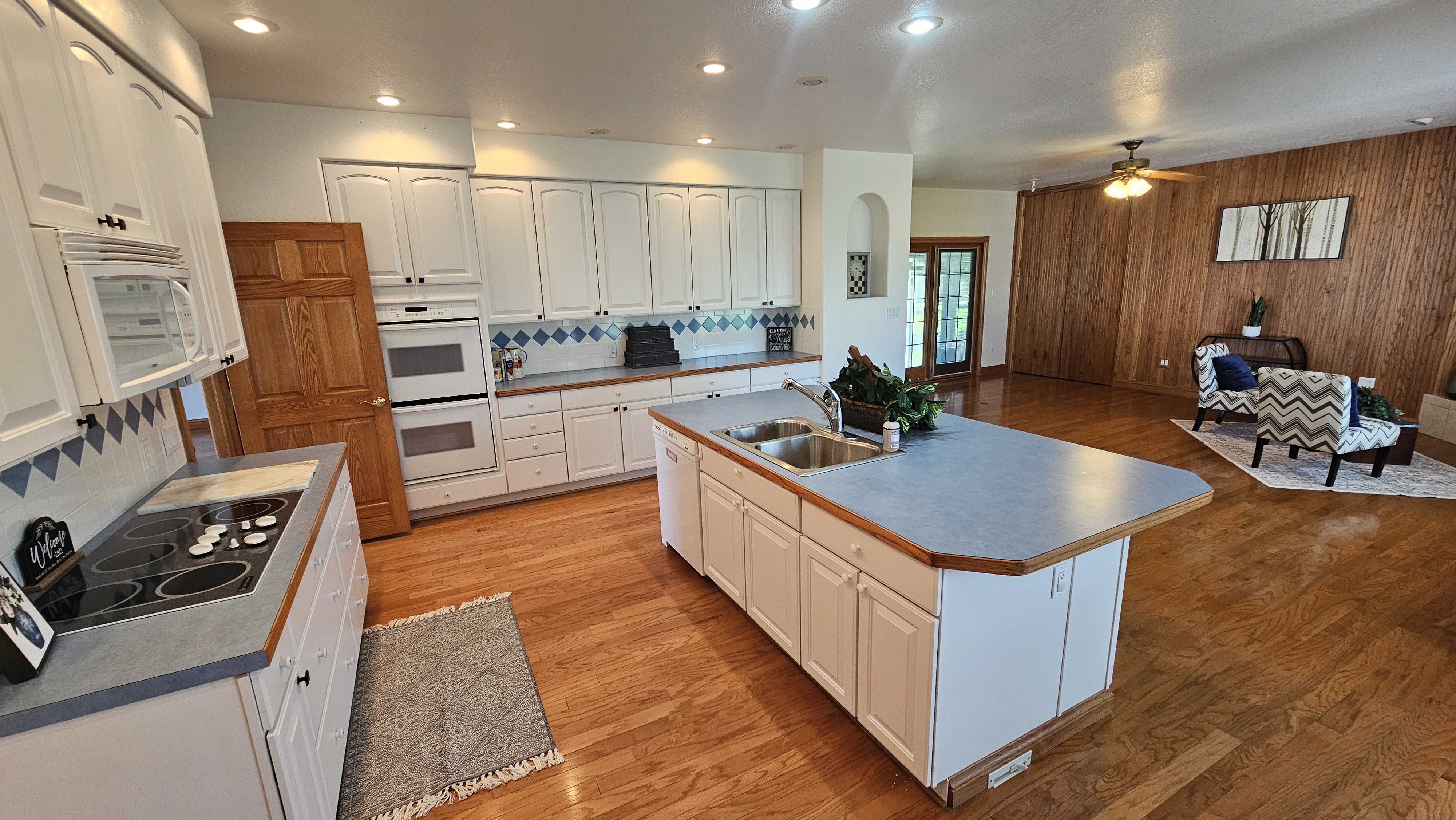 Fort Morgan, Colorado, 80701, United States, 5 Bedrooms Bedrooms, ,3 BathroomsBathrooms,Residential,For Sale,1983878