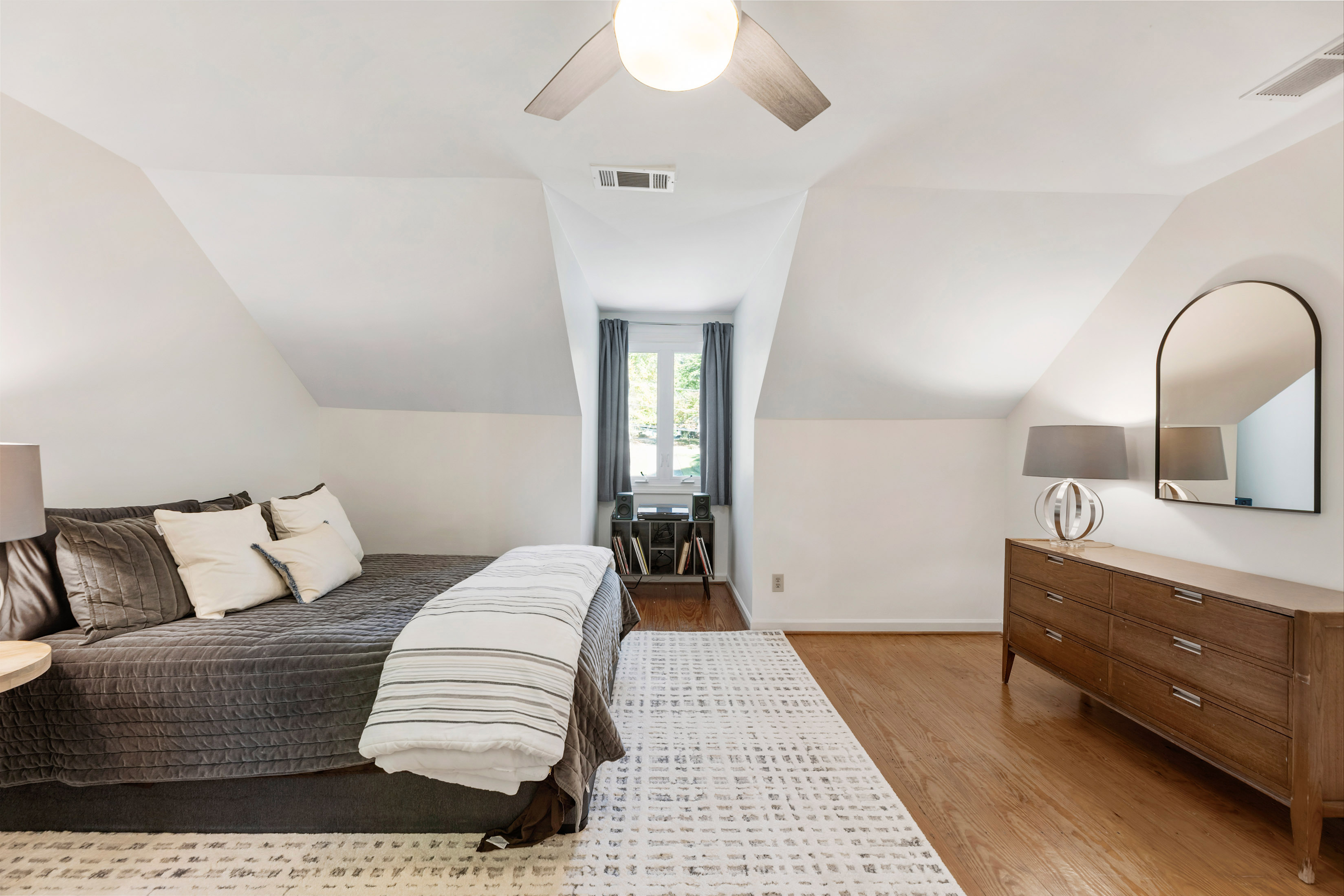  Gated One-Acre Estate Near Downtown Alpharetta and Crabapple - 物件實景