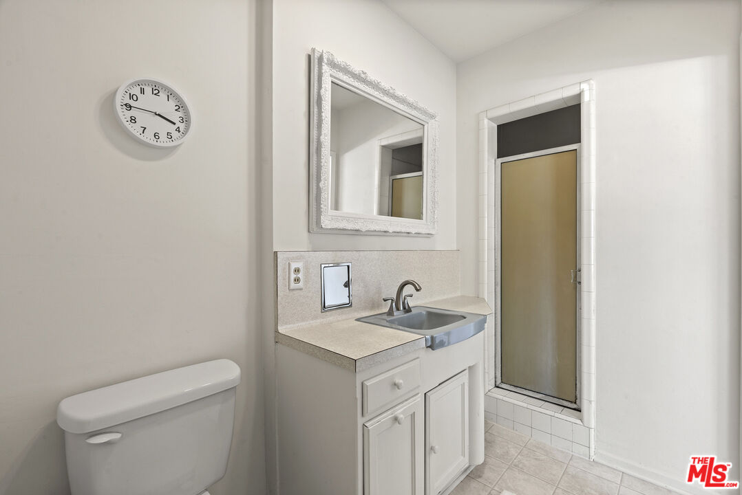 Los Angeles, California, 90036, United States, 4 Bedrooms Bedrooms, ,3 BathroomsBathrooms,Residential,For Sale,1849800