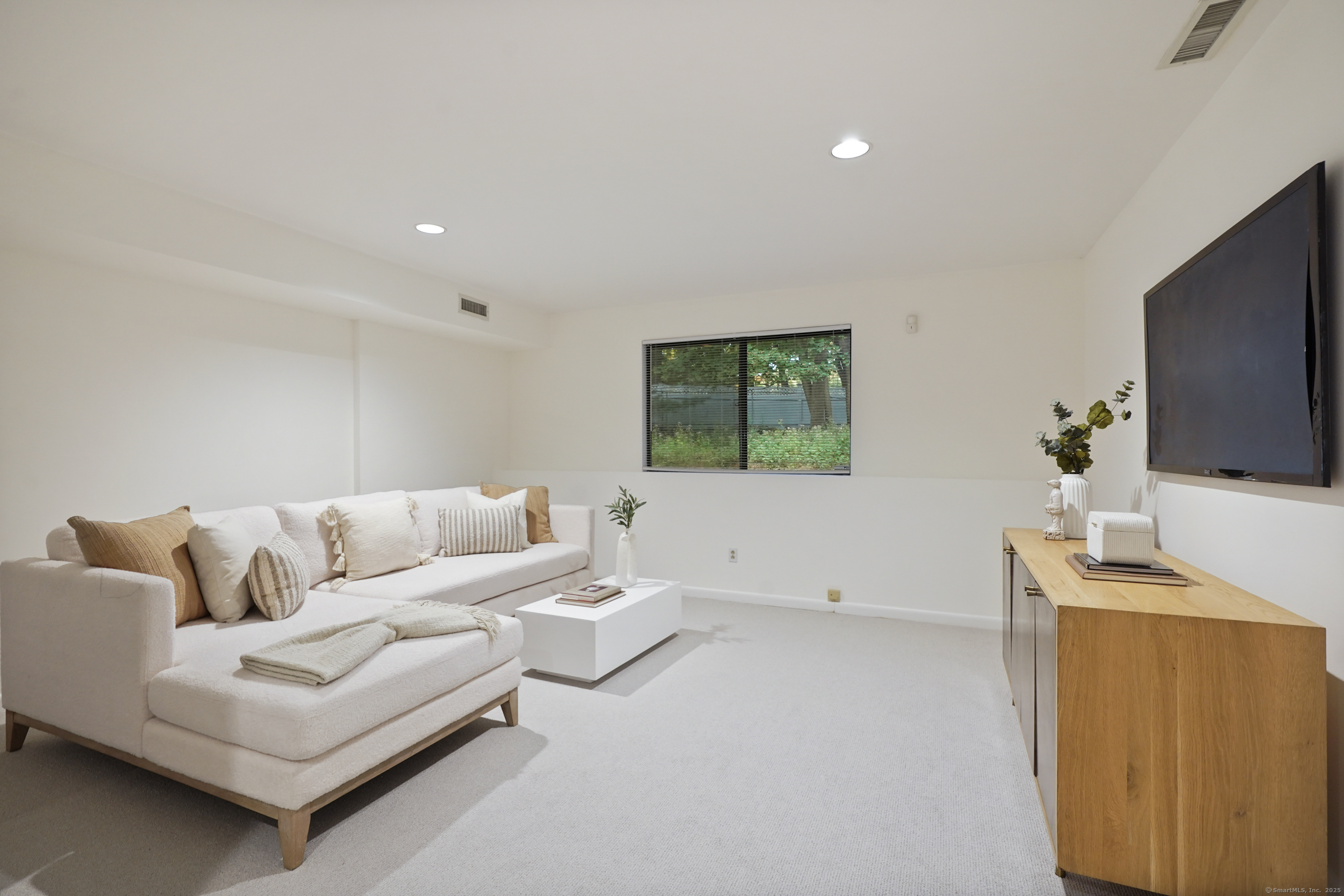 Stamford, Connecticut, 06905, United States, 2 Bedrooms Bedrooms, ,3 BathroomsBathrooms,Residential,For Sale,1997039