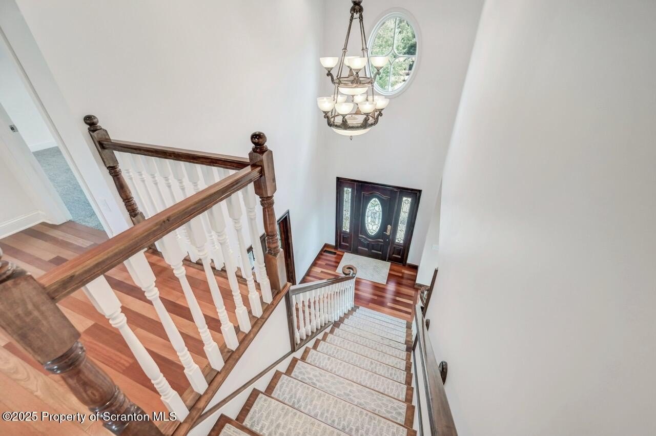 Throop, Pennsylvania, 18512, United States, 3 Bedrooms Bedrooms, ,3 BathroomsBathrooms,Residential,For Sale,1889511