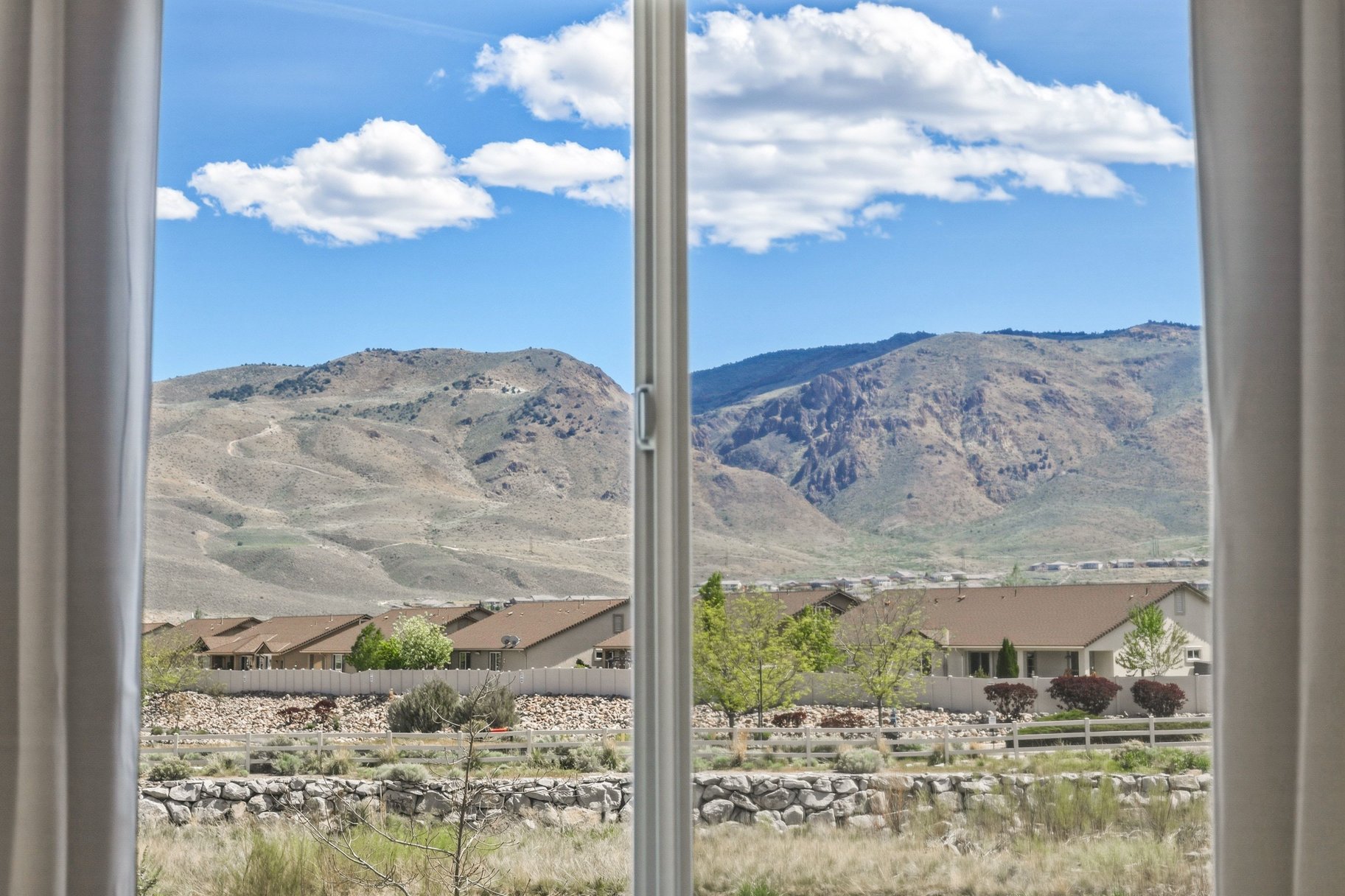  Turn-Key Home Close to Parks, Shopping & Trails - 物件實景