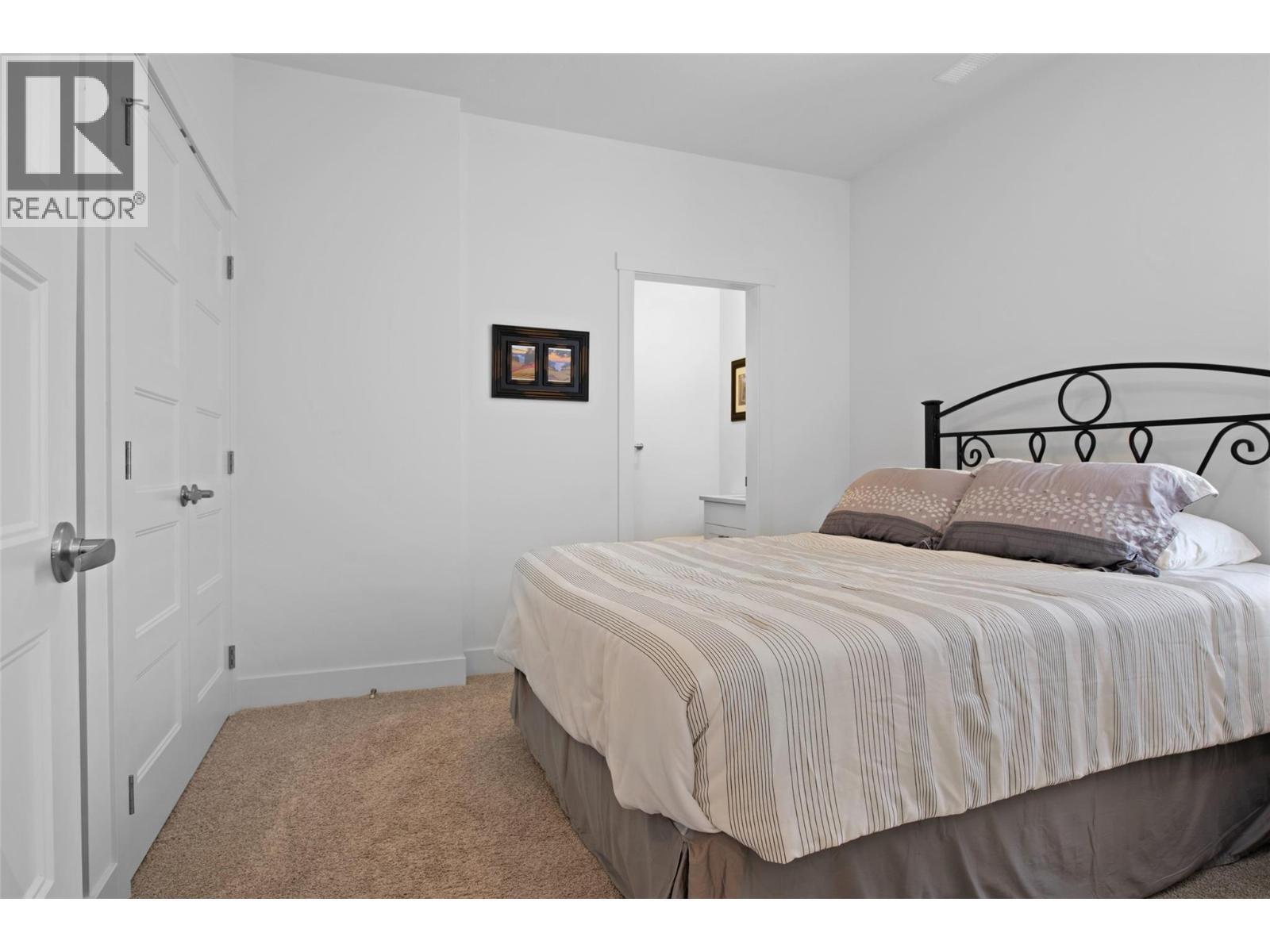 KELOWNA, British Columbia, V1P 1T8, CA, 3 Bedrooms Bedrooms, ,3 BathroomsBathrooms,Residential,For Sale,1947408