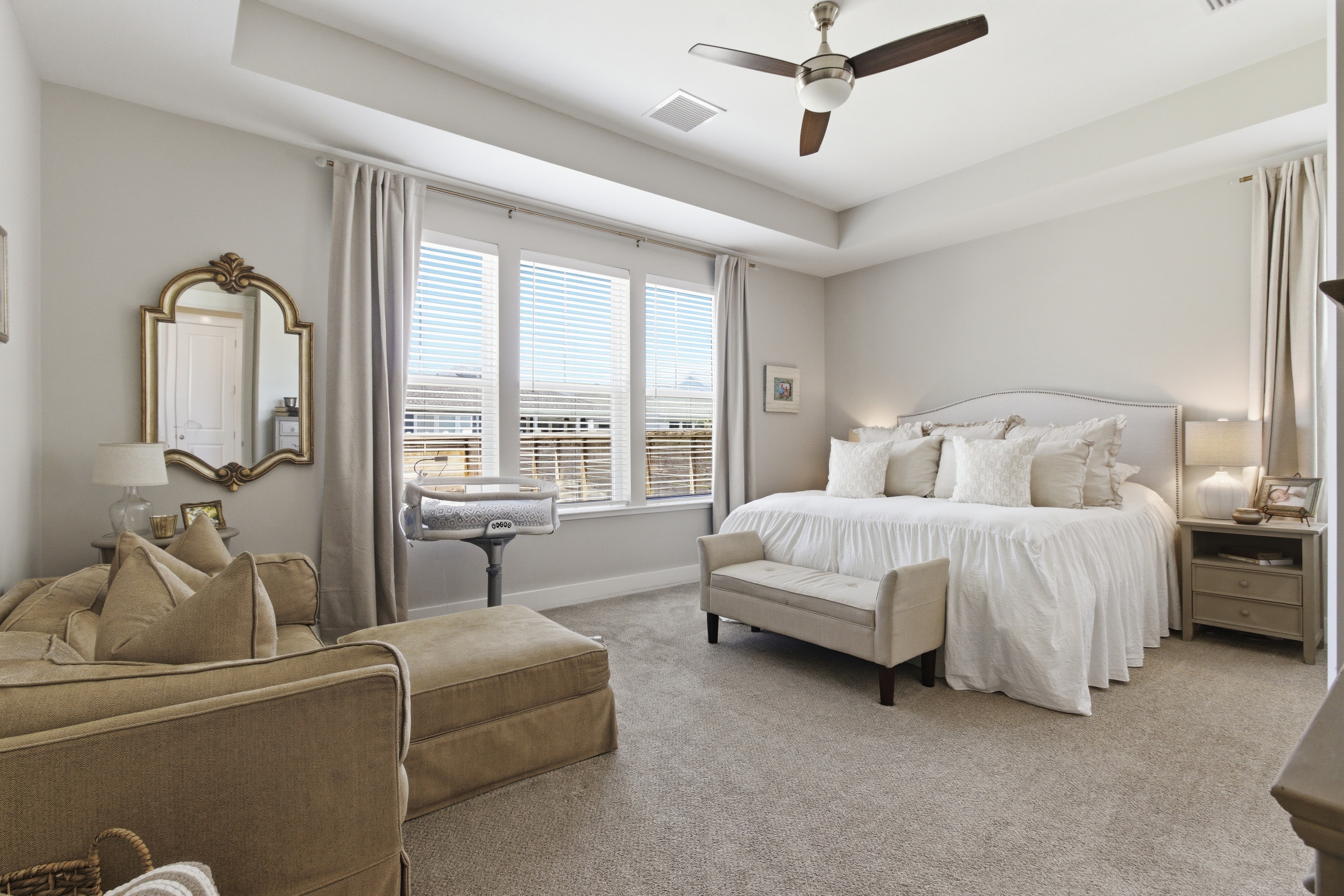  Spacious Corner-Lot Retreat With Flexible Living - 物件實景