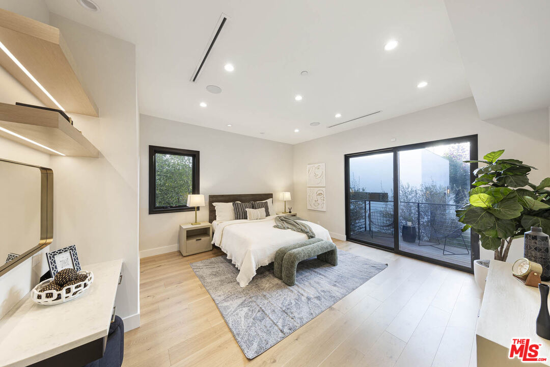 Los Angeles, California, 90048, United States, 4 Bedrooms Bedrooms, ,2 BathroomsBathrooms,Residential,For Sale,1862475