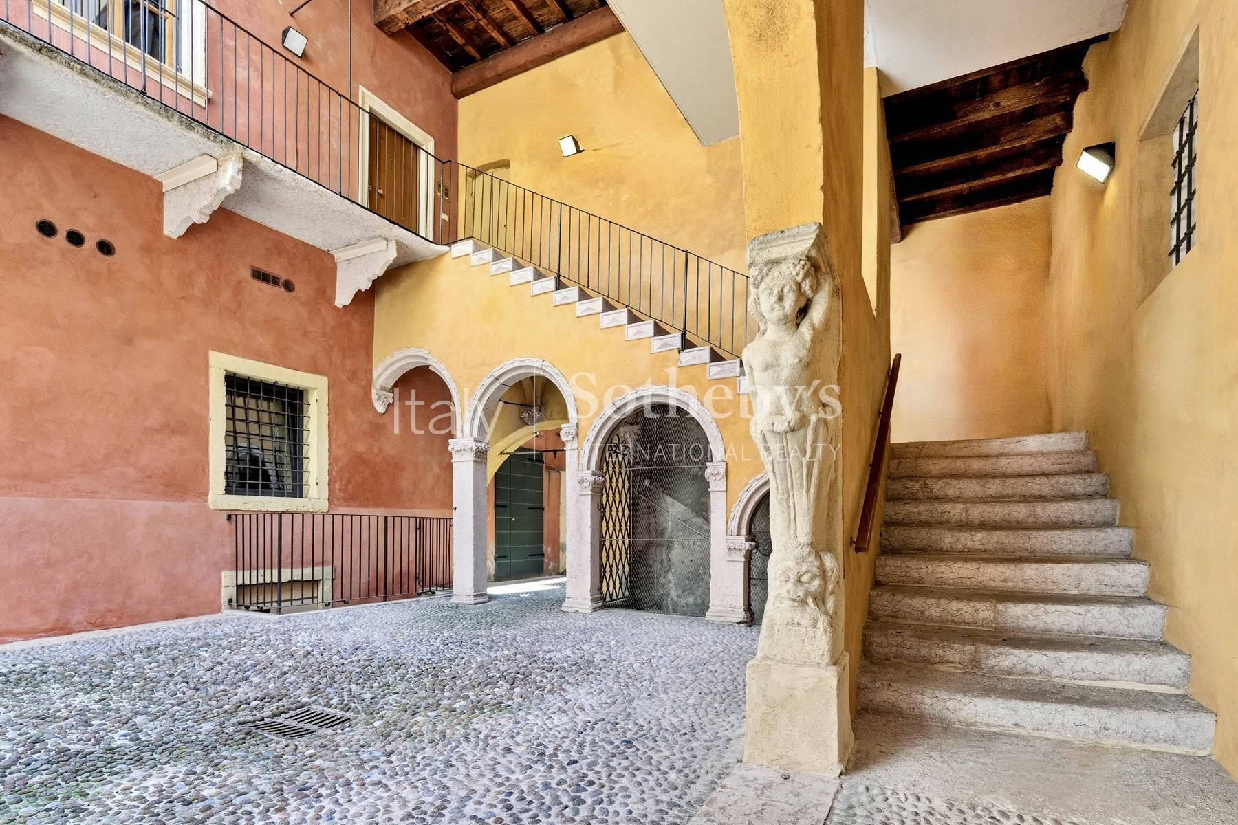  Prestigious Penthouse in a Historic Palazzo in the Heart of Verona - 物件實景