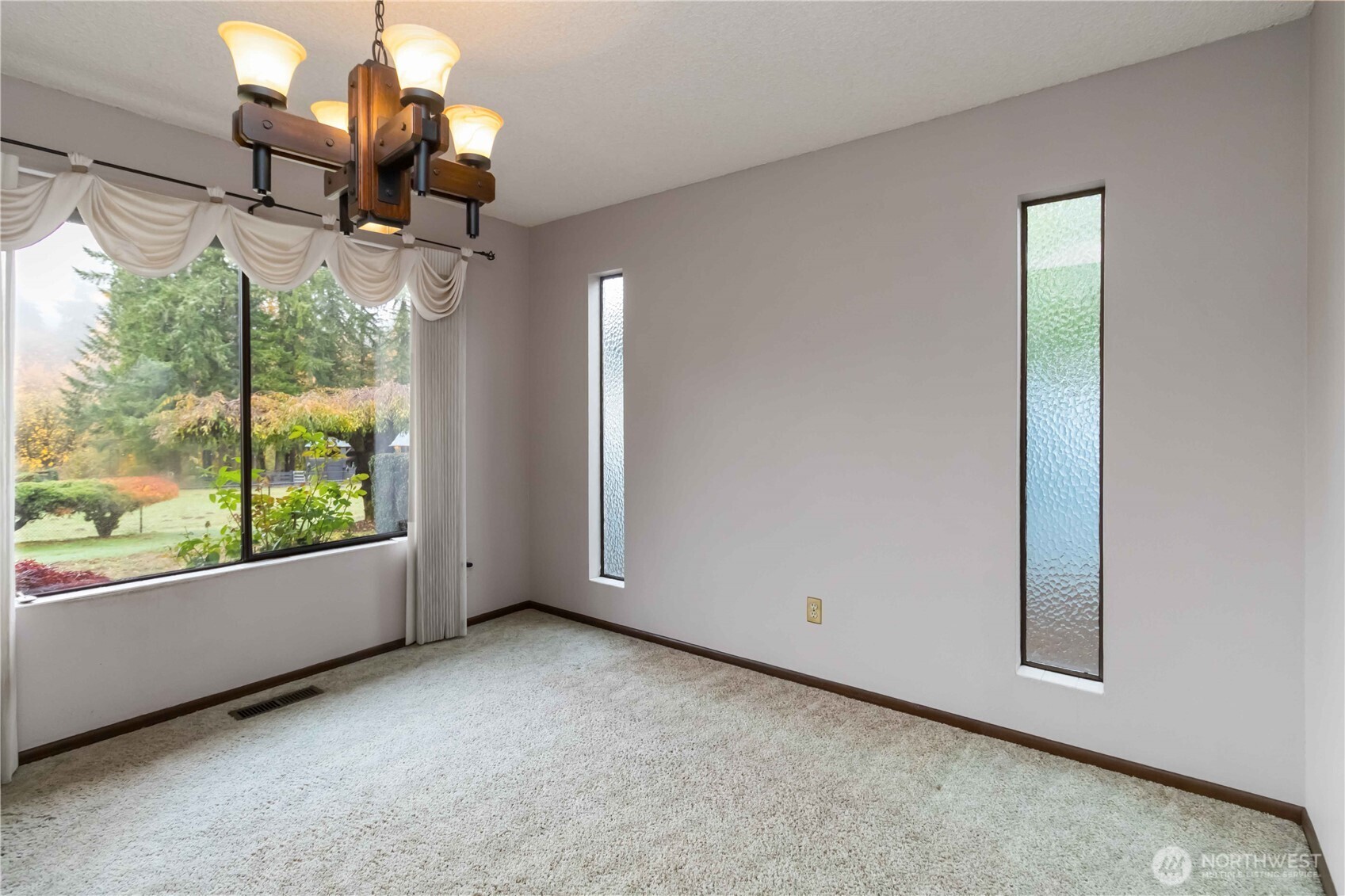 Longview, Washington, 98632, United States, 4 Bedrooms Bedrooms, ,2 BathroomsBathrooms,Residential,For Sale,1986535