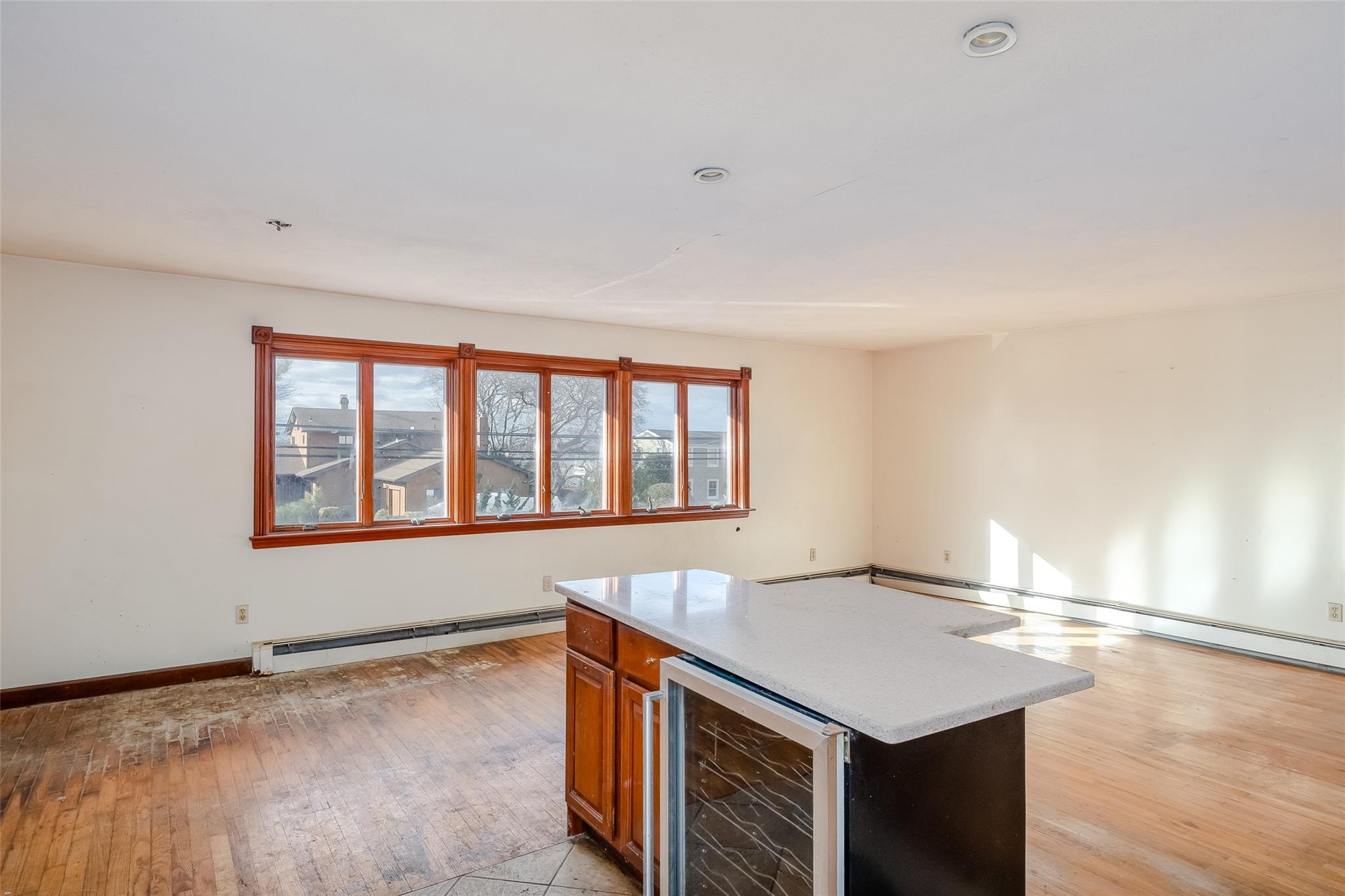 Freeport, New York, 11520, United States, 4 Bedrooms Bedrooms, ,2 BathroomsBathrooms,Residential,For Sale,1893600