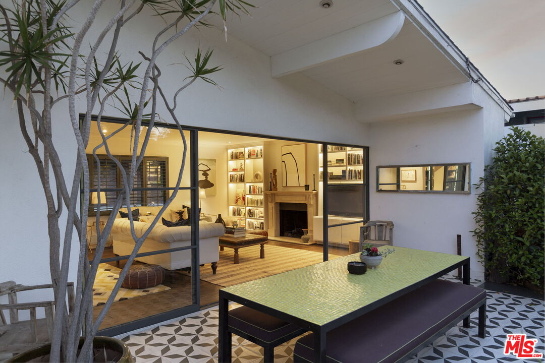 Los Angeles, California, 90068, United States, 3 Bedrooms Bedrooms, ,4 BathroomsBathrooms,Residential,For Sale,1839885
