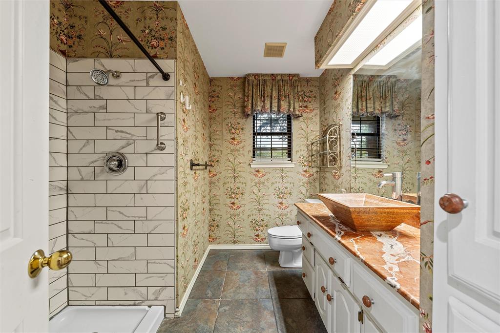 Woodway, Texas, 76712, United States, 5 Bedrooms Bedrooms, ,3 BathroomsBathrooms,Residential,For Sale,1890090