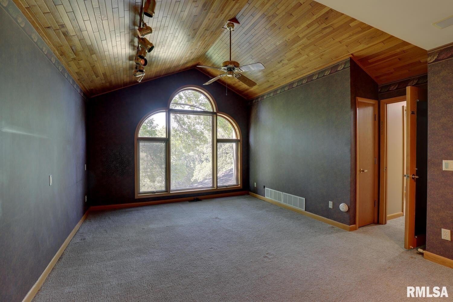 Macomb, Illinois, 61455, United States, 6 Bedrooms Bedrooms, ,5 BathroomsBathrooms,Residential,For Sale,1982236