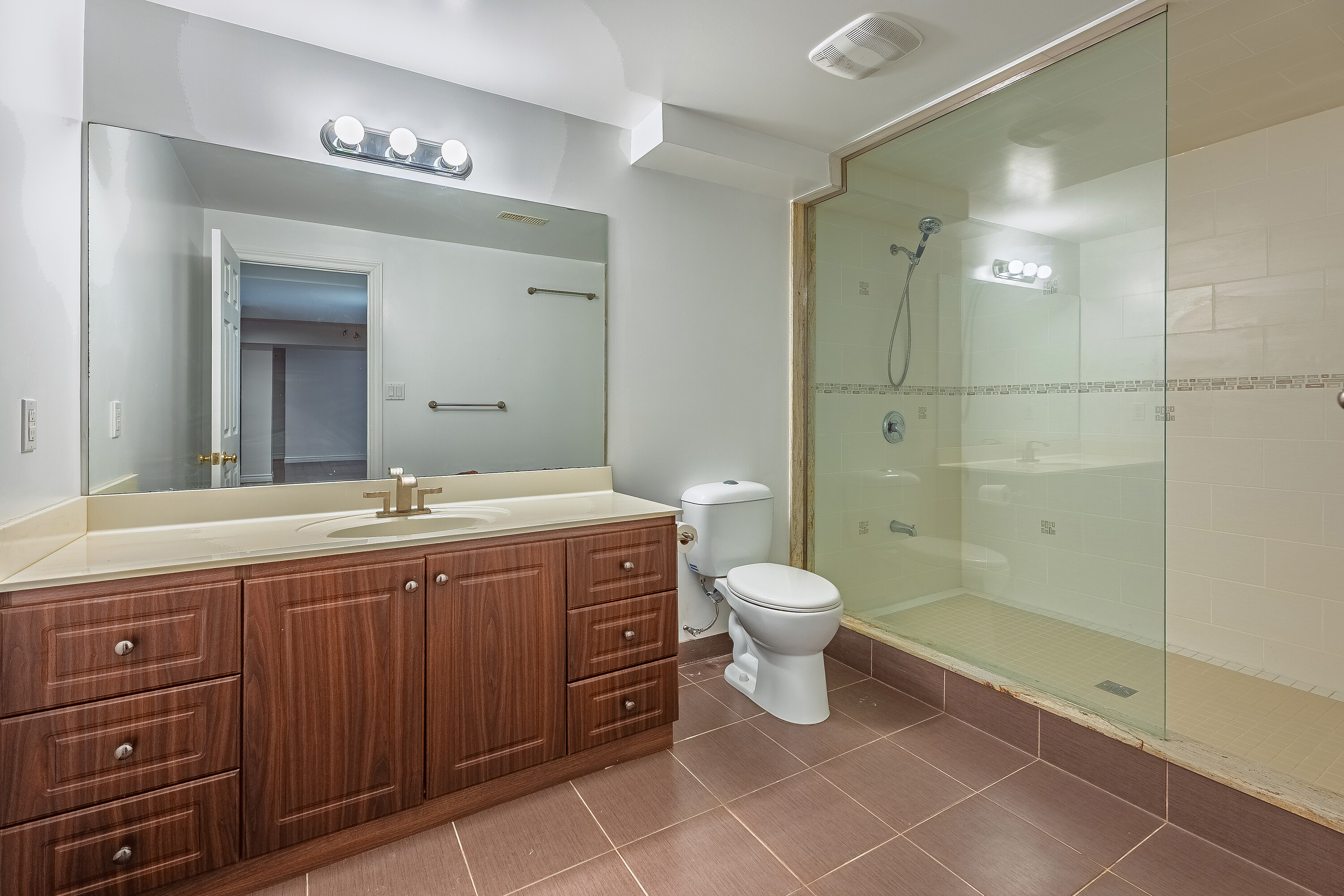  Victoria Village - 物件實景