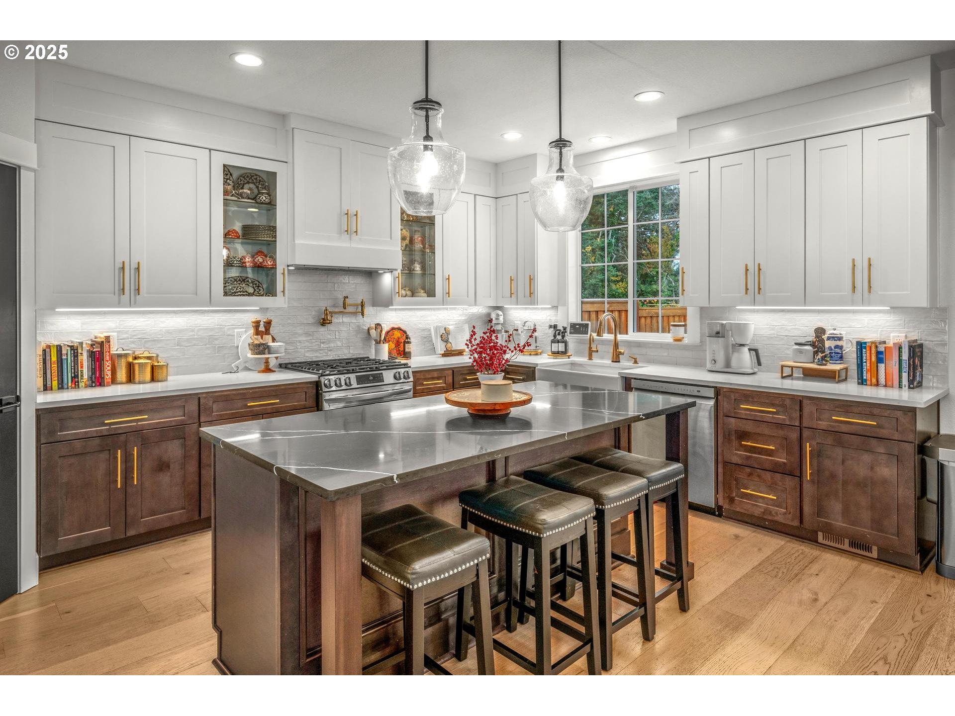 Portland, Oregon, 97223, United States, 4 Bedrooms Bedrooms, ,3 BathroomsBathrooms,Residential,For Sale,1991848