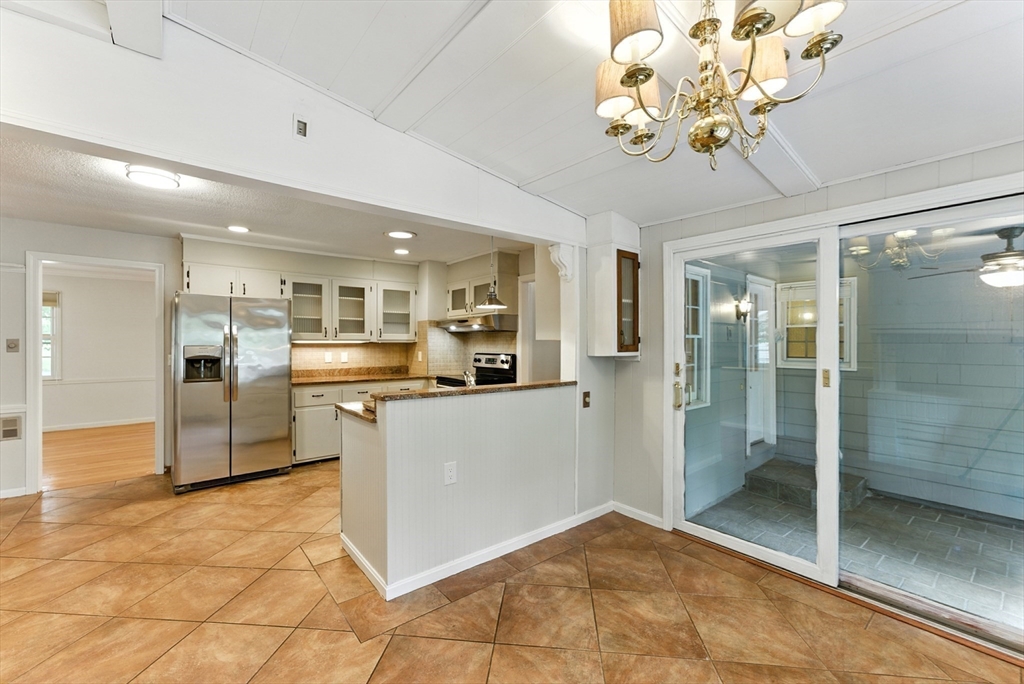 Longmeadow, Massachusetts, 01106, United States, 3 Bedrooms Bedrooms, ,3 BathroomsBathrooms,Residential,For Sale,1933397