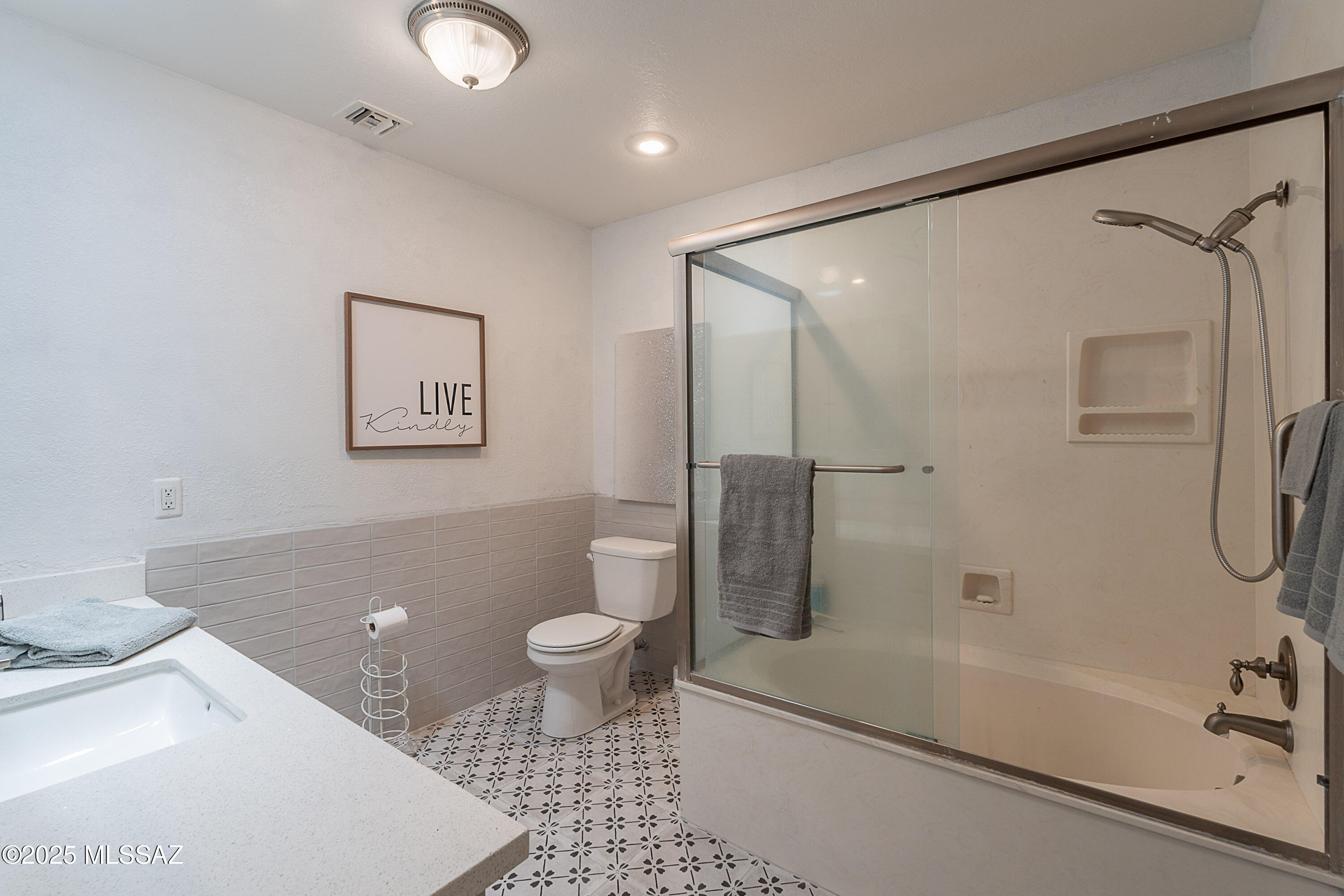 Tucson, Arizona, 85745, United States, 3 Bedrooms Bedrooms, ,2 BathroomsBathrooms,Residential,For Sale,1857796