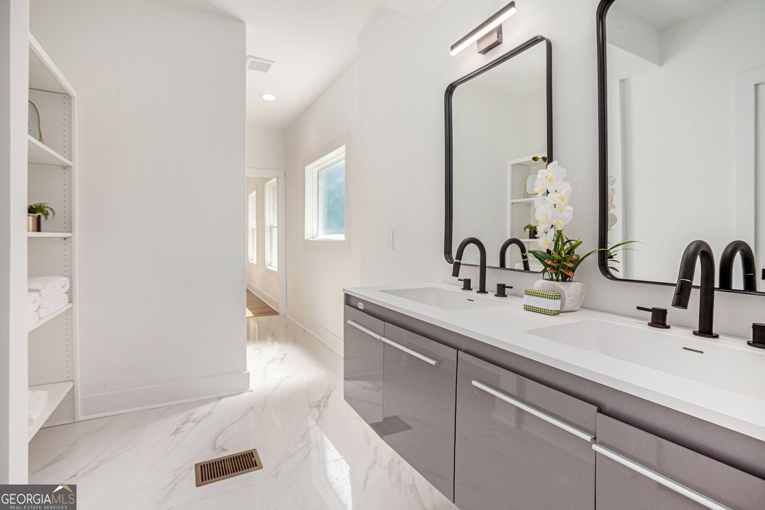 Atlanta, Georgia, 30310, United States, 4 Bedrooms Bedrooms, ,4 BathroomsBathrooms,Residential,For Sale,2006592