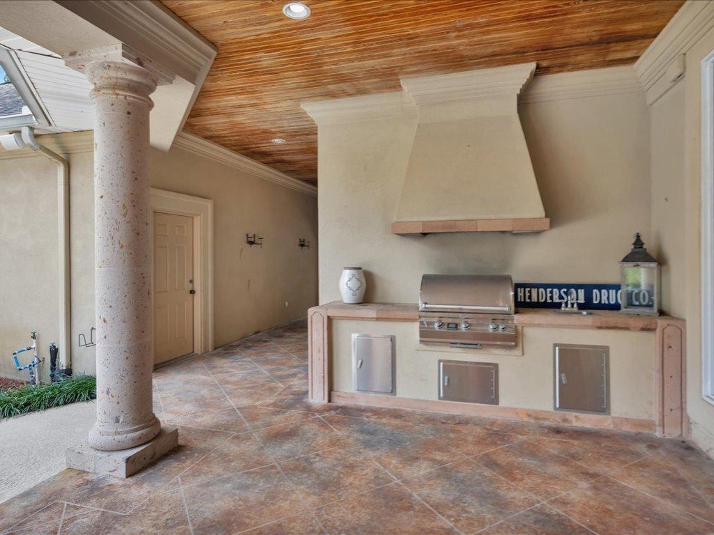 Lufkin, Texas, 75901, United States, 4 Bedrooms Bedrooms, ,5 BathroomsBathrooms,Residential,For Sale,1979665