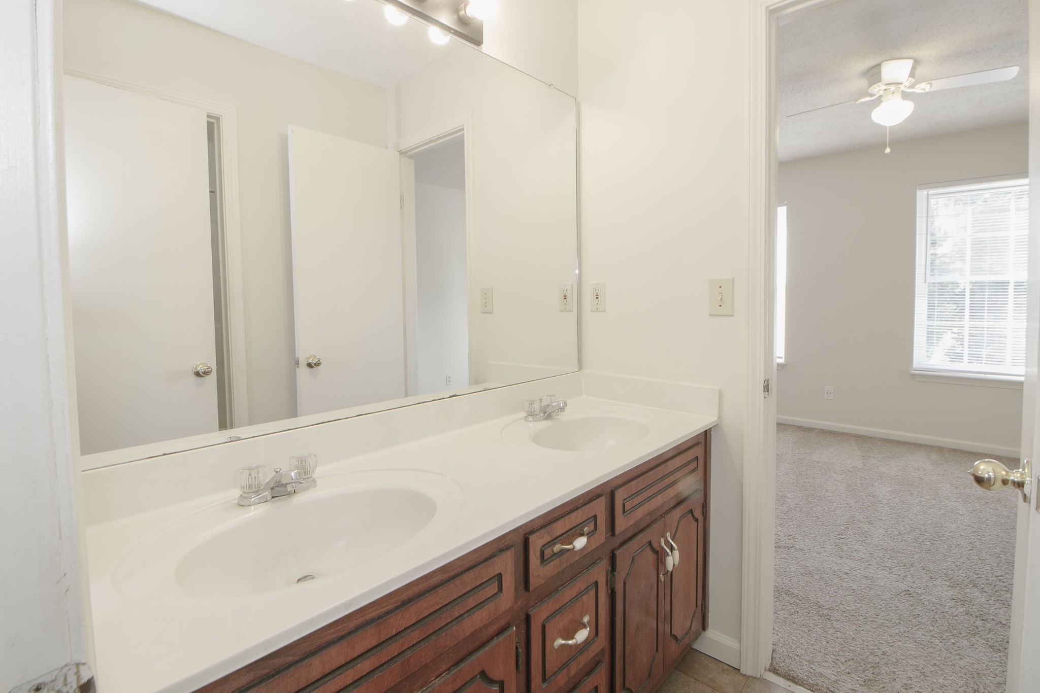 Clarksville, Tennessee, 37042, United States, ,Residential,For Sale,2013065