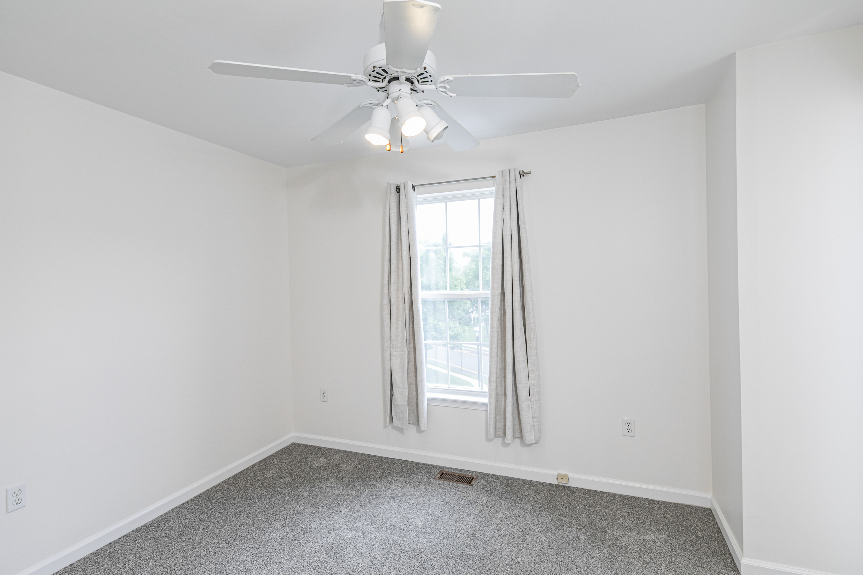  Open, Airy Living in Windsor Haven - 物件實景