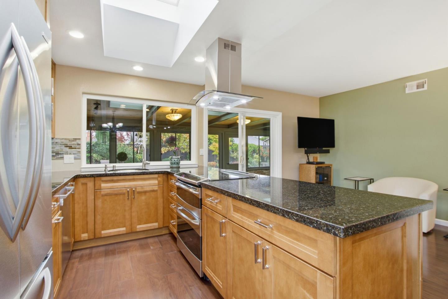 Santa Clara, California, 95051, United States, 4 Bedrooms Bedrooms, ,2 BathroomsBathrooms,Residential,For Sale,1992885