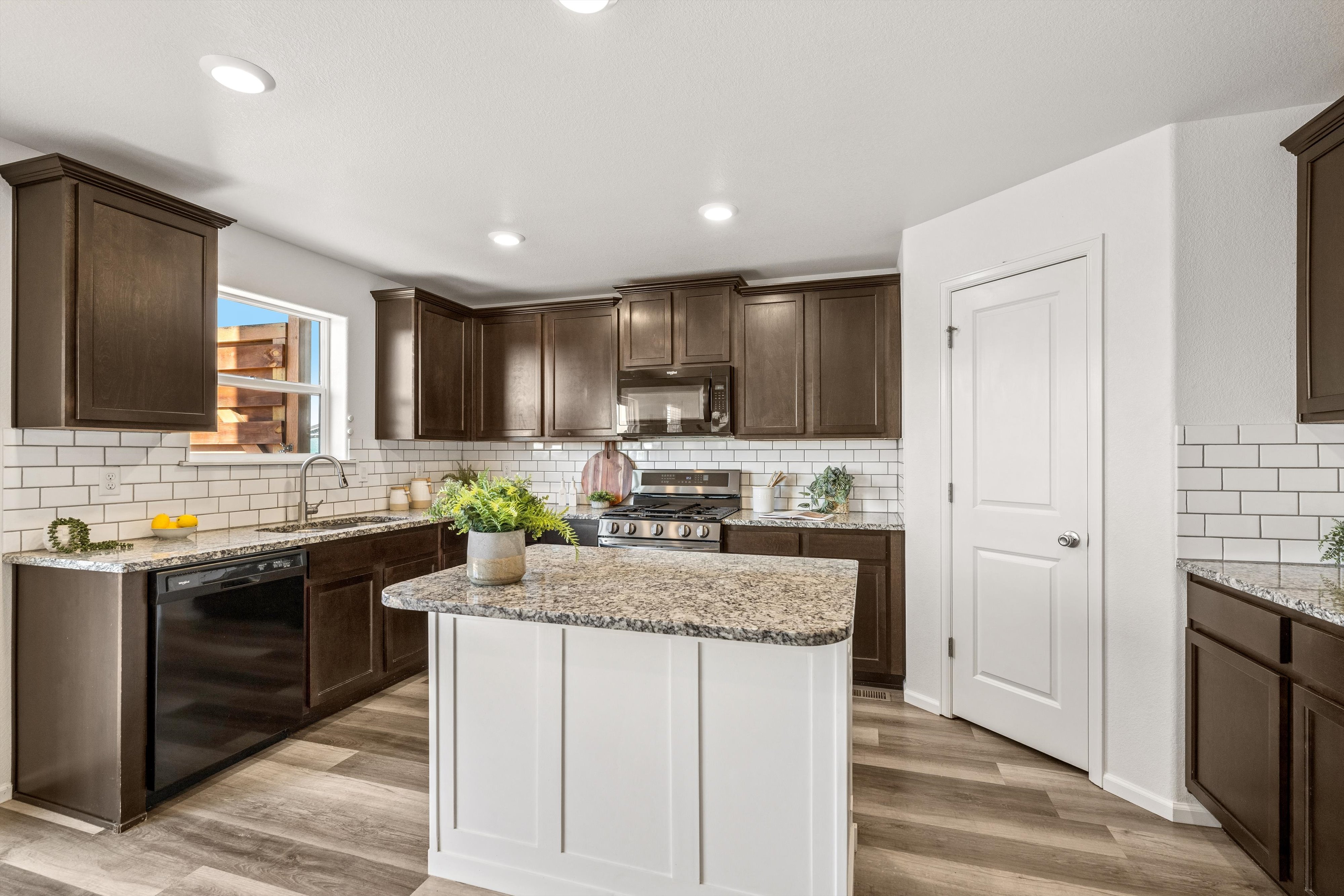  Move-In Ready, with Thoughtful and Unique Design Features - 物件實景