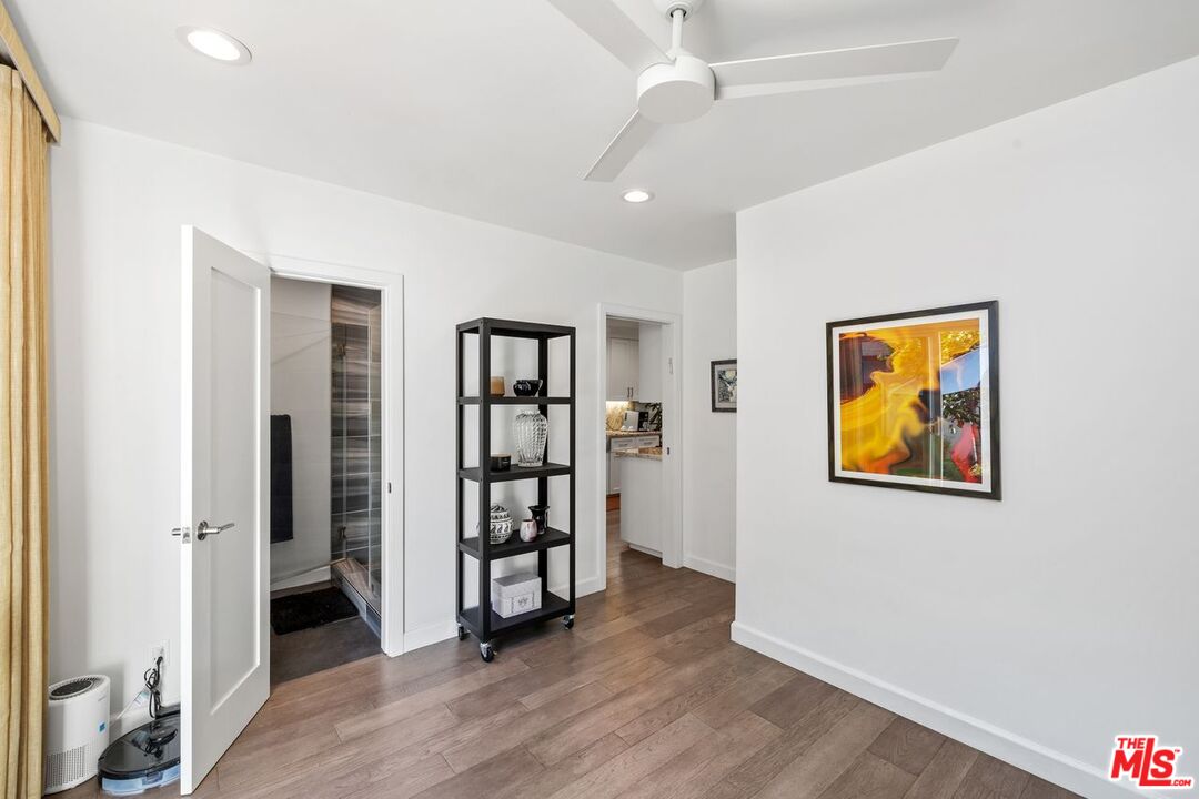 Los Angeles, California, 90034, United States, 4 Bedrooms Bedrooms, ,Residential,For Sale,1991116