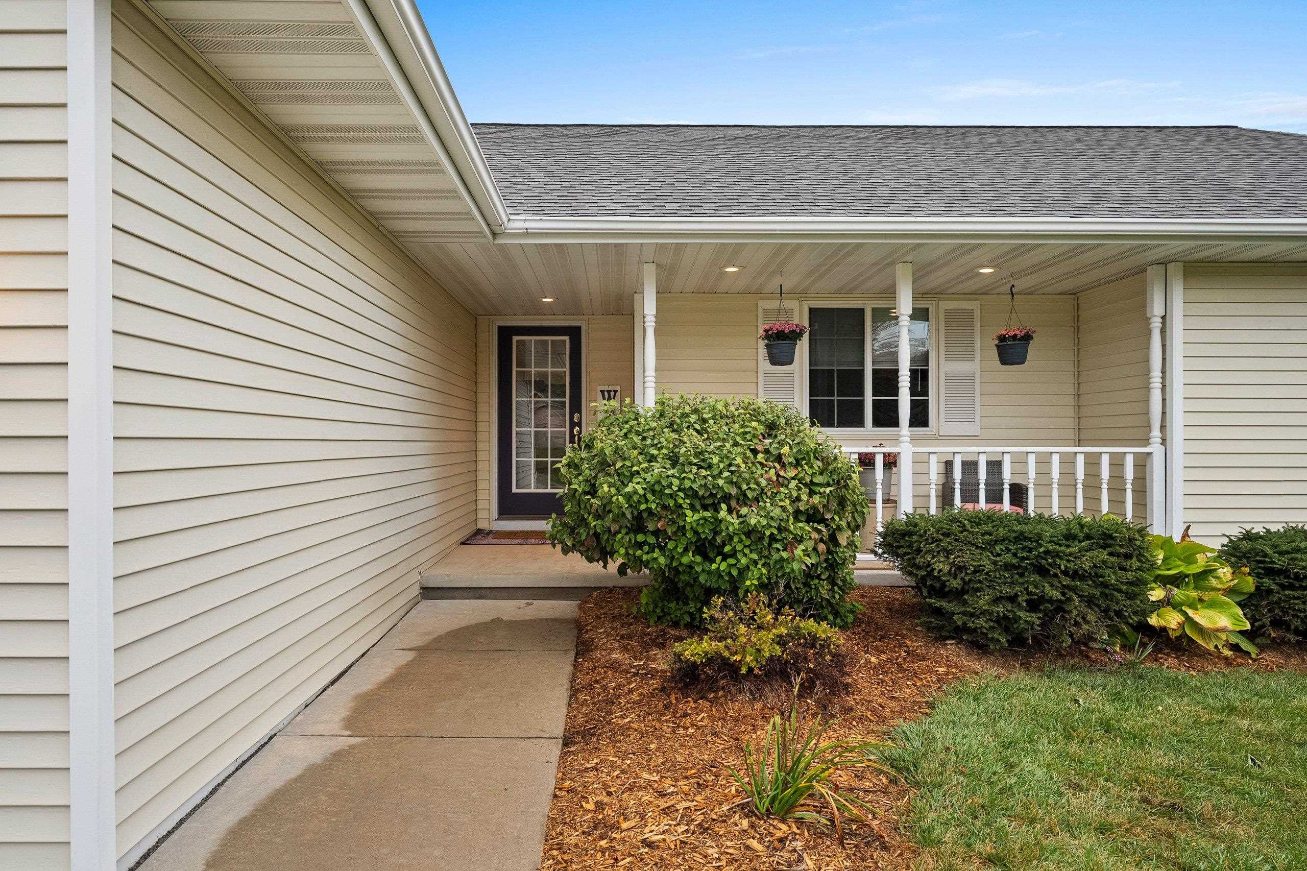 SOBIESKI, Wisconsin, 54171, United States, 5 Bedrooms Bedrooms, ,3 BathroomsBathrooms,Residential,For Sale,1965395