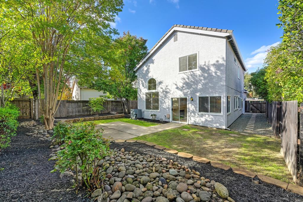 Roseville, California, 95661, United States, 4 Bedrooms Bedrooms, ,3 BathroomsBathrooms,Residential,For Sale,1989245