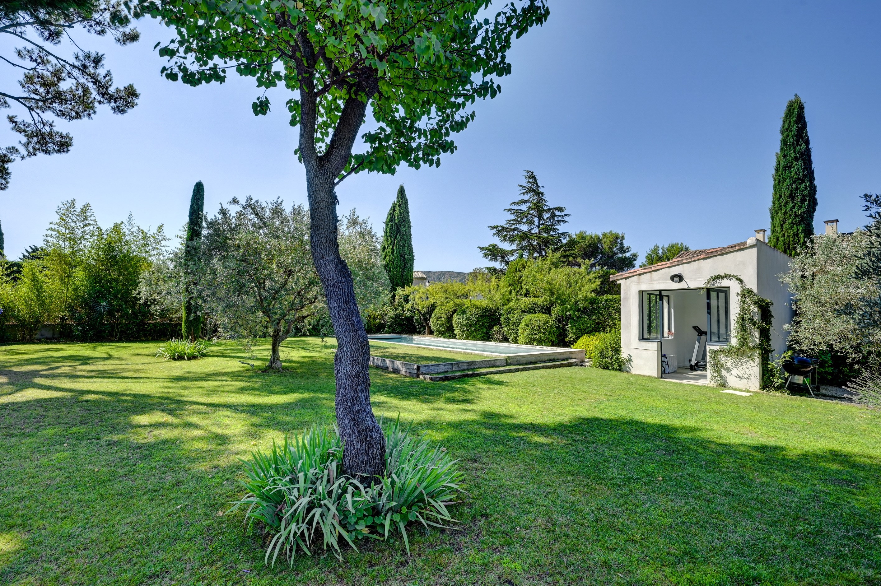  Exclusive. Rare in Eygalières, beautiful renovated house in the village center … - 物件實景