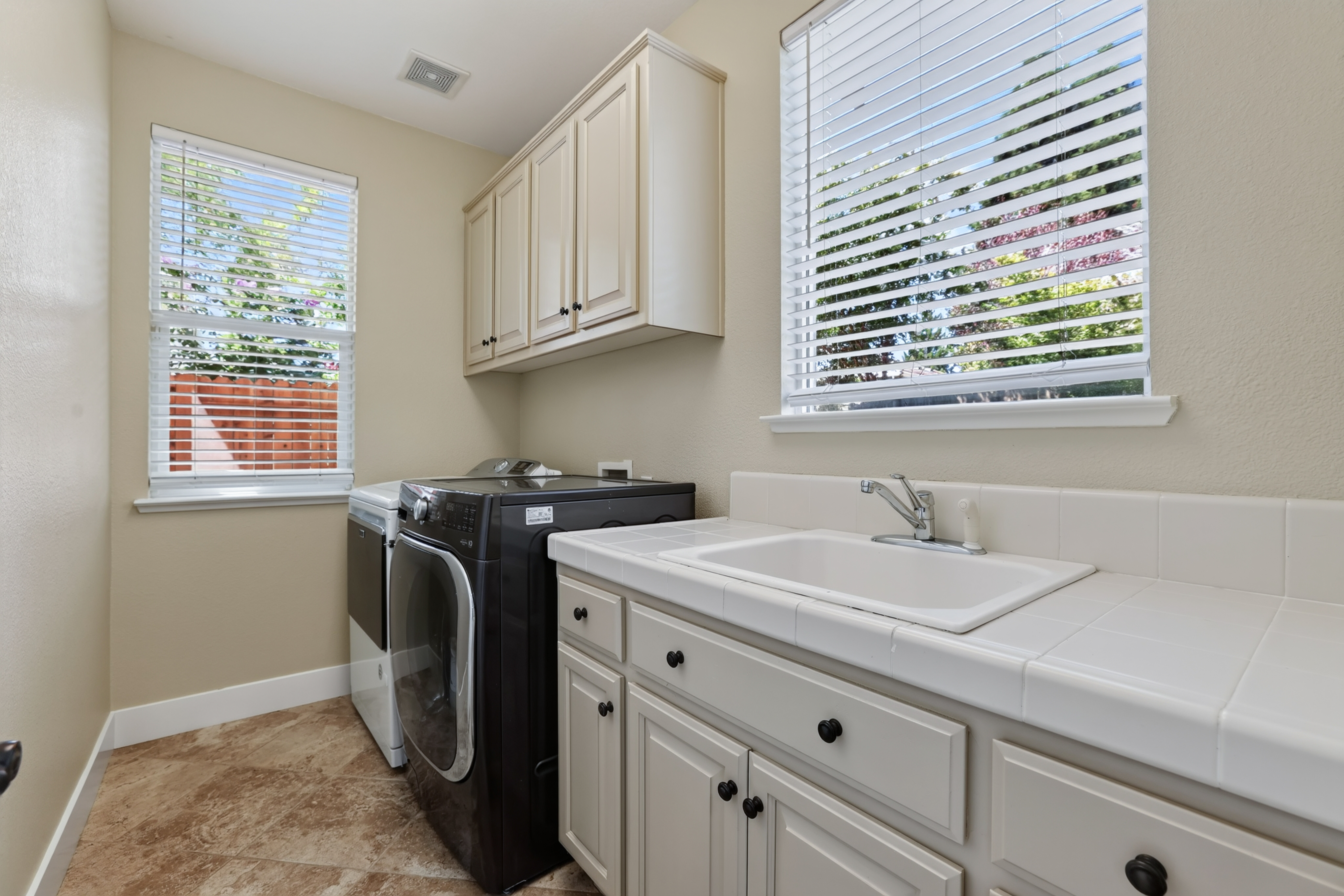  2519 Parkcrest Way, Roseville, CA, 95747 - 物件實景