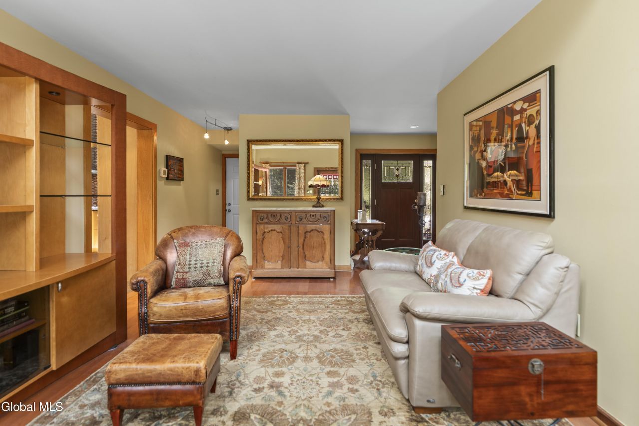 Coeymans Hollow, New York, 12046, United States, 4 Bedrooms Bedrooms, ,3 BathroomsBathrooms,Residential,For Sale,1907699