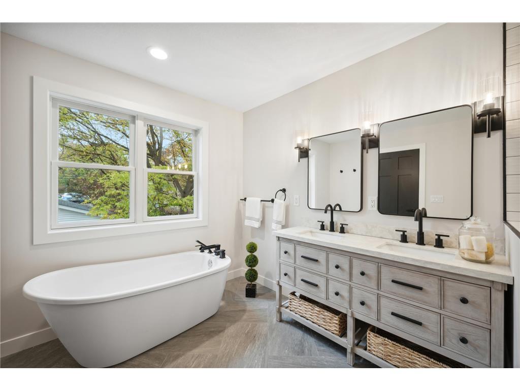 White Bear Lake, Minnesota, 55110, United States, 4 Bedrooms Bedrooms, ,2 BathroomsBathrooms,Residential,For Sale,1987781