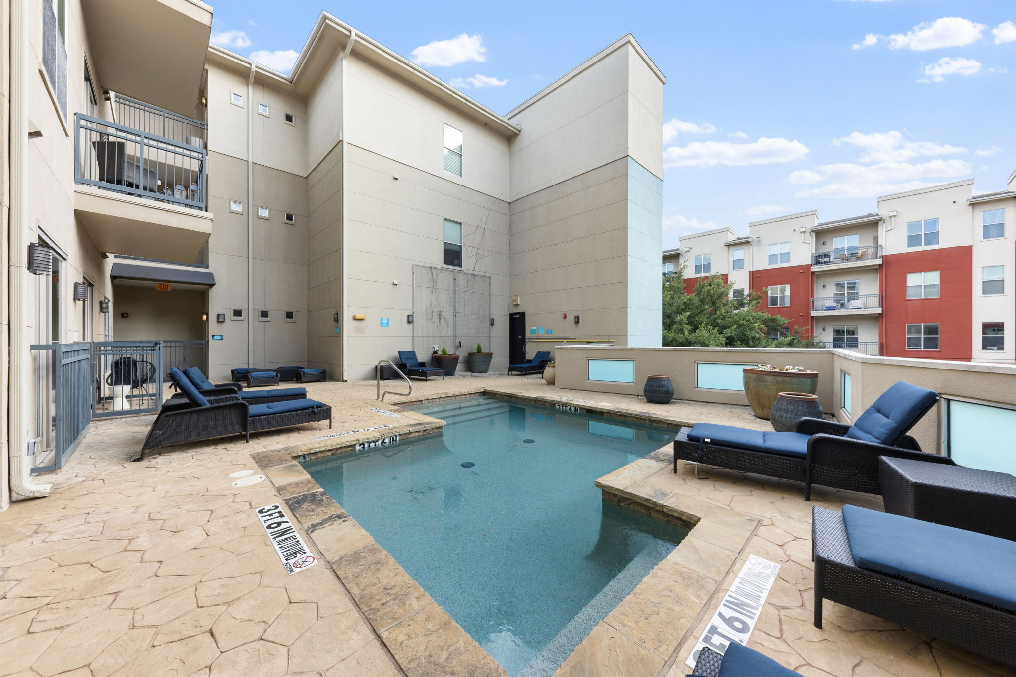  Stunning Updated 1BR/1.5BA Condo — Move-In Ready in the Heart of Uptown - 物件實景