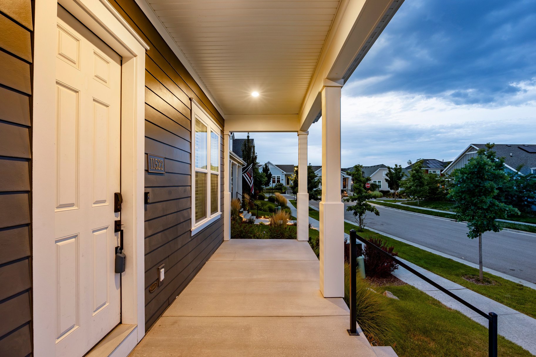  Daybreak Living With A 3-Car Garage - 物件實景