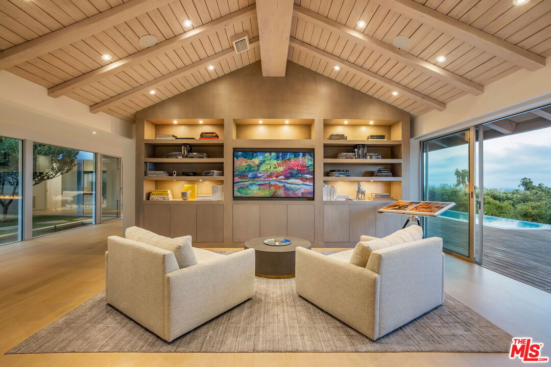 Los Angeles, California, 90049, United States, 5 Bedrooms Bedrooms, ,6 BathroomsBathrooms,Residential,For Sale,1950384