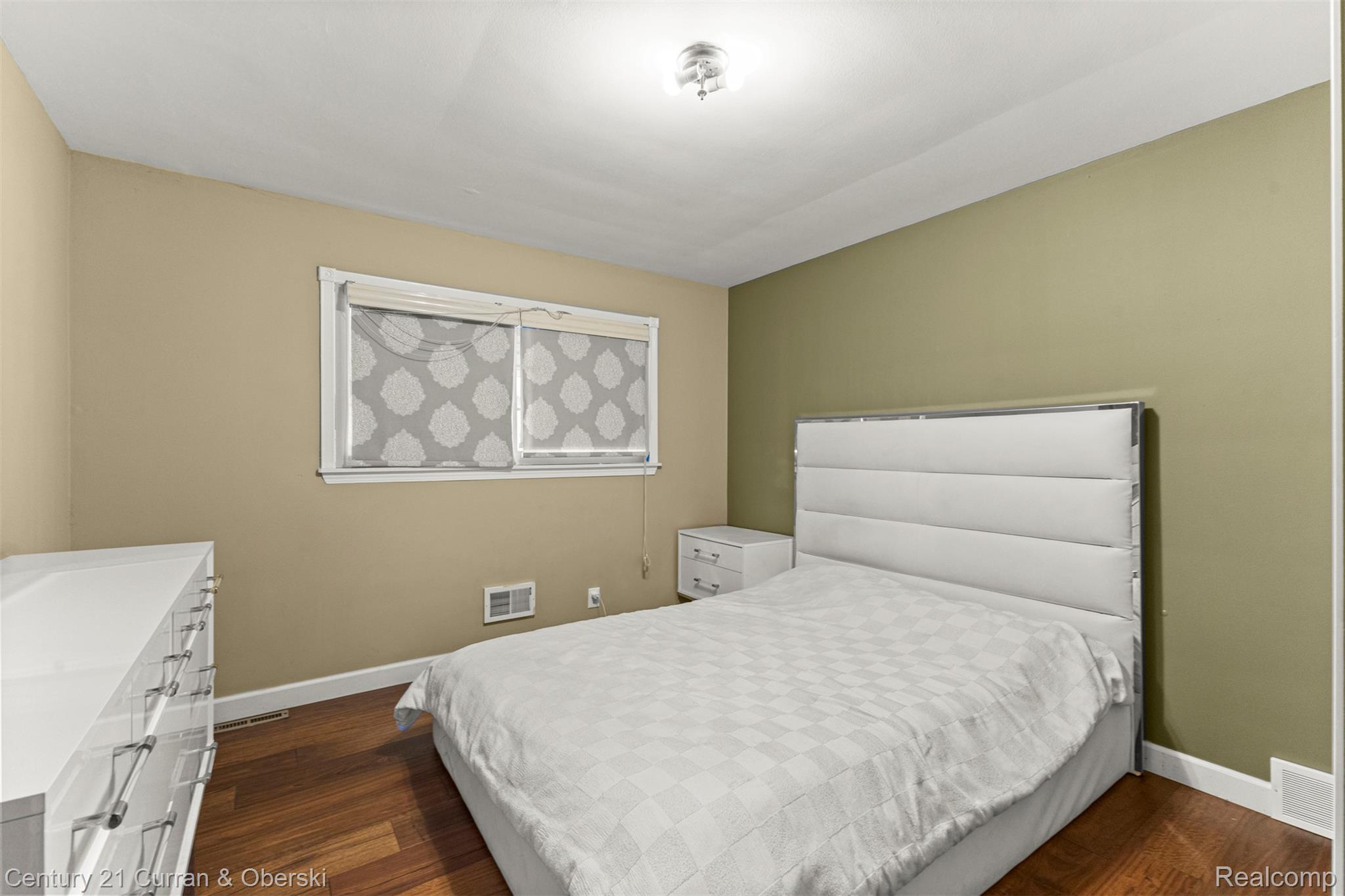 Dearborn Heights, Michigan, 48127, United States, 3 Bedrooms Bedrooms, ,3 BathroomsBathrooms,Residential,For Sale,1979966