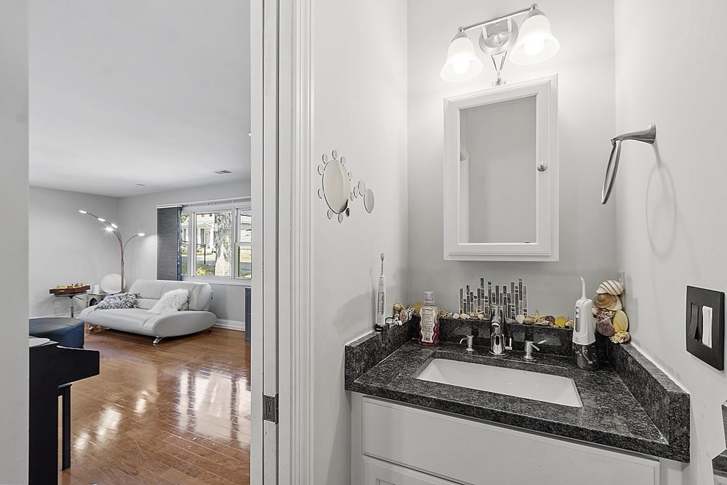 24 Lewis Rd Unit 11, Bedford, Massachusetts, 01730, United States, 3 Bedrooms Bedrooms, ,2 BathroomsBathrooms,Residential,For Sale,24 Lewis Rd Unit 11,1663770