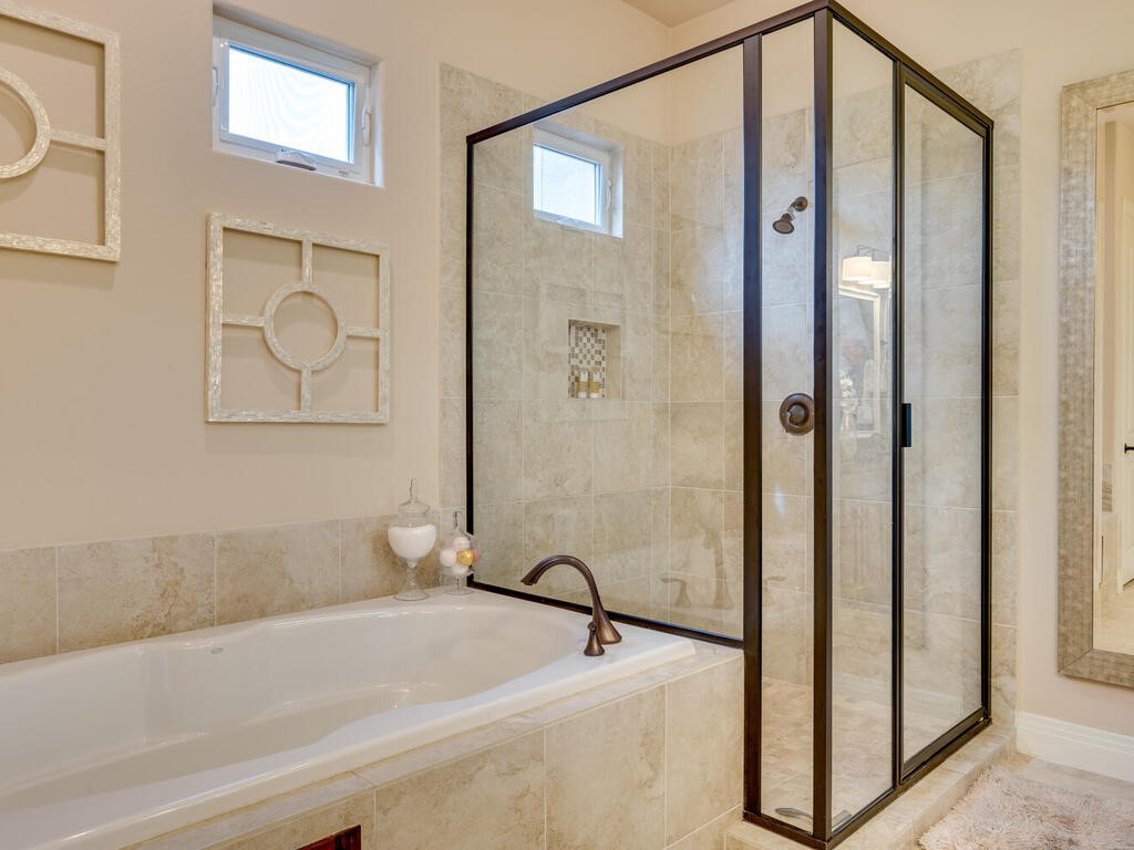 Austin, Texas, 78732, United States, 2 Bedrooms Bedrooms, ,2 BathroomsBathrooms,Residential,For Sale,1849026