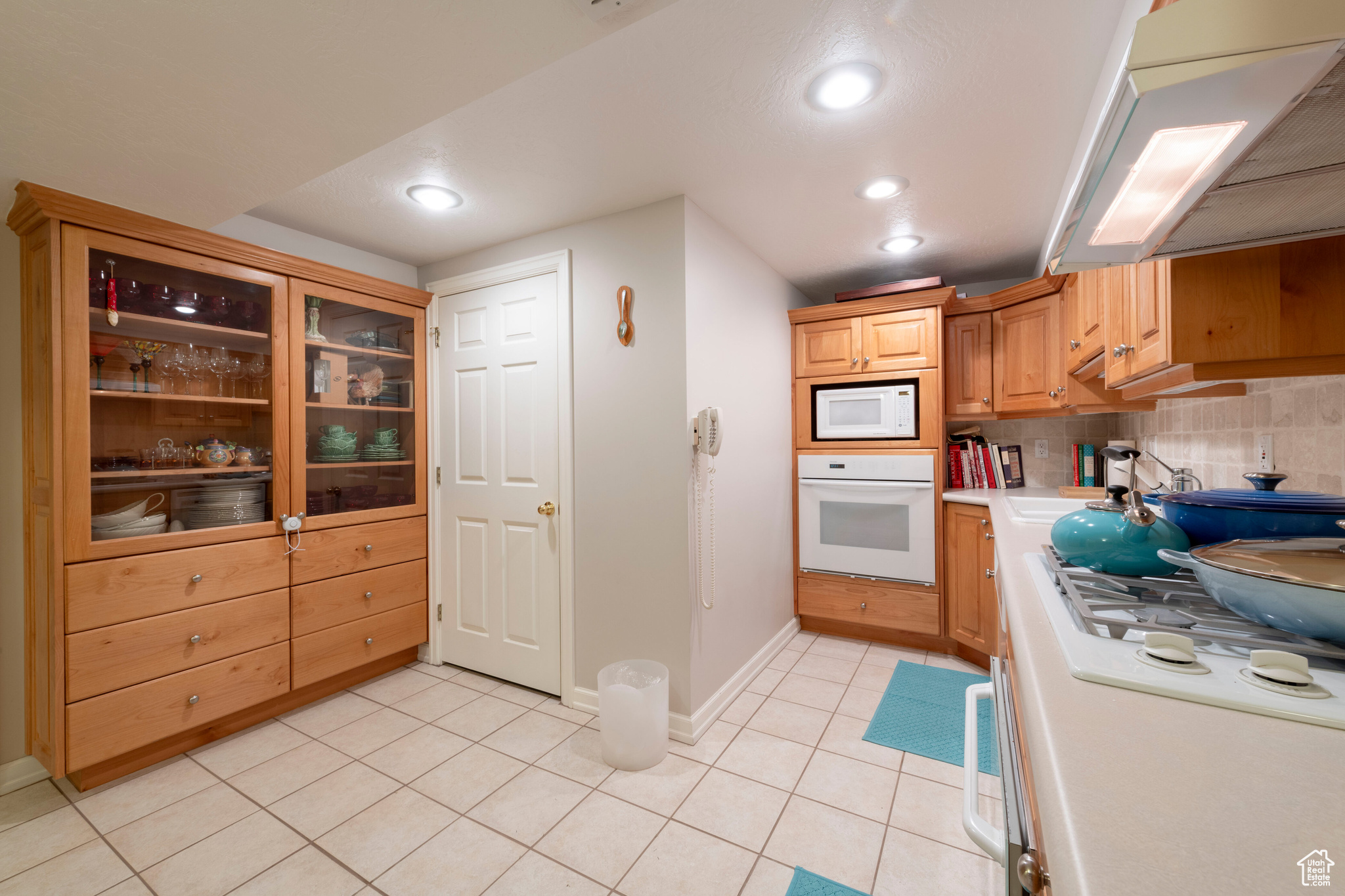 Murray, Utah, 84121, United States, 6 Bedrooms Bedrooms, ,2 BathroomsBathrooms,Residential,For Sale,1927419