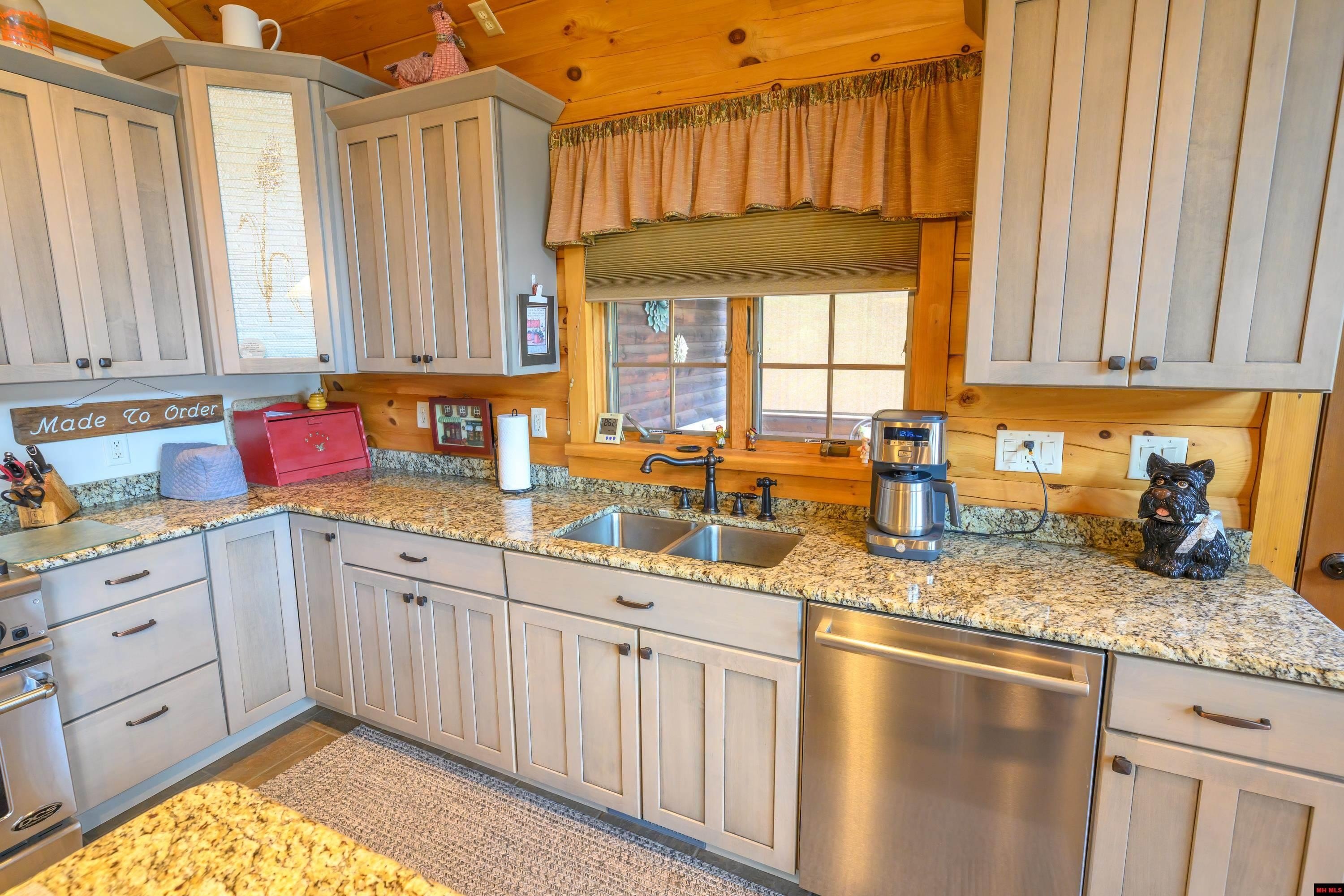 Mountain Home, Arkansas, 72653, United States, 3 Bedrooms Bedrooms, ,3 BathroomsBathrooms,Residential,For Sale,1895222