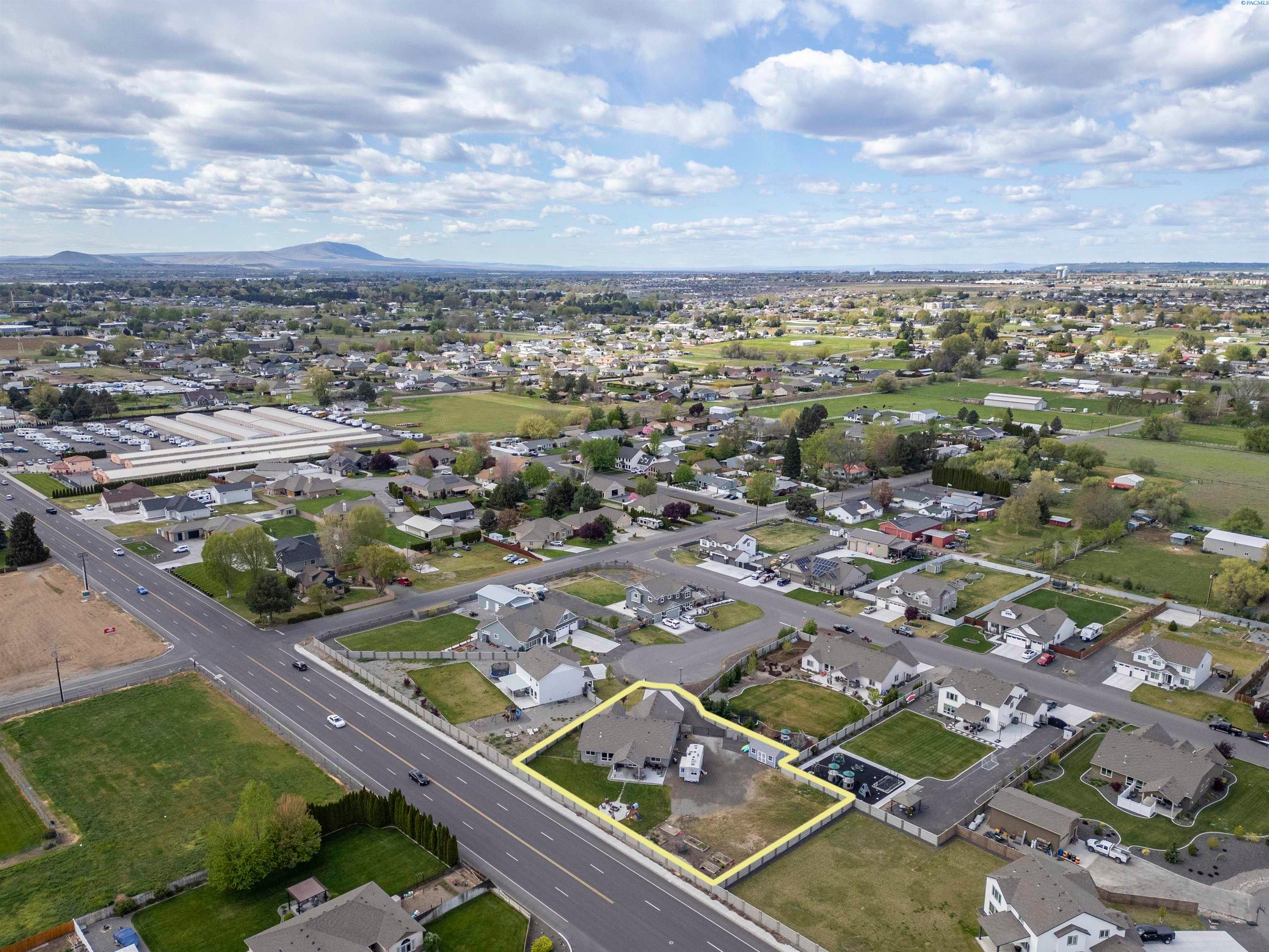 Pasco, Washington, 99301, United States, 4 Bedrooms Bedrooms, ,2 BathroomsBathrooms,Residential,For Sale,2036931