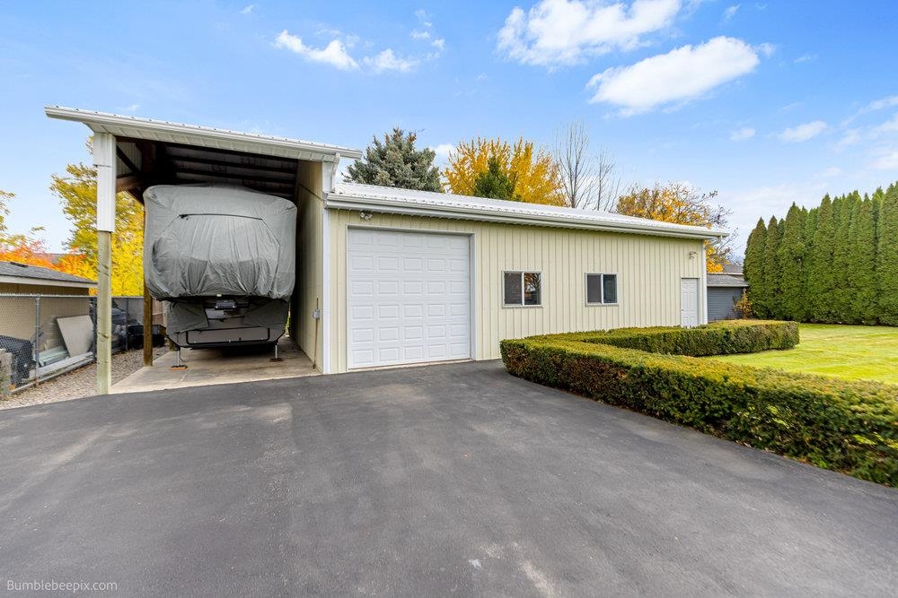 Newman Lake, Washington, 99025, United States, 4 Bedrooms Bedrooms, ,2 BathroomsBathrooms,Residential,For Sale,1987329