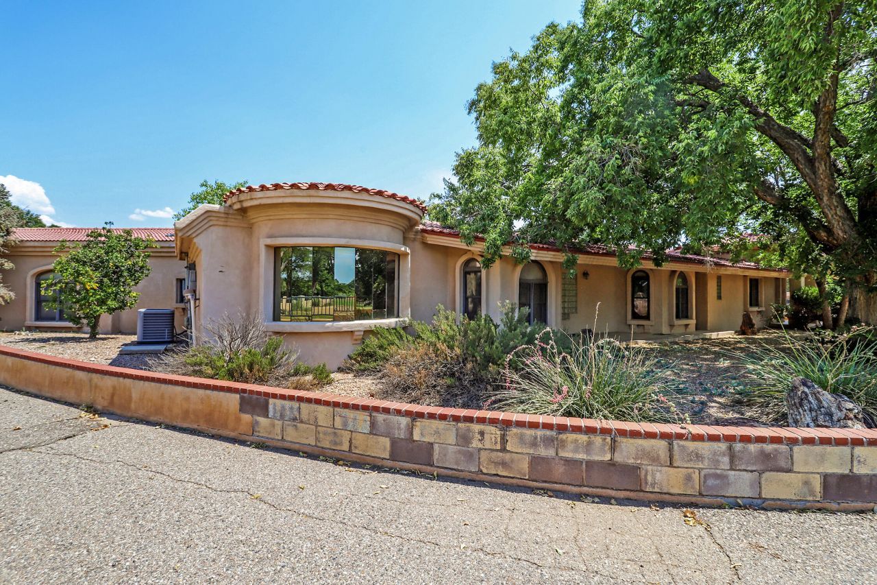 Los Ranchos, New Mexico, 87107, United States, 5 Bedrooms Bedrooms, ,5 BathroomsBathrooms,Residential,For Sale,1900994