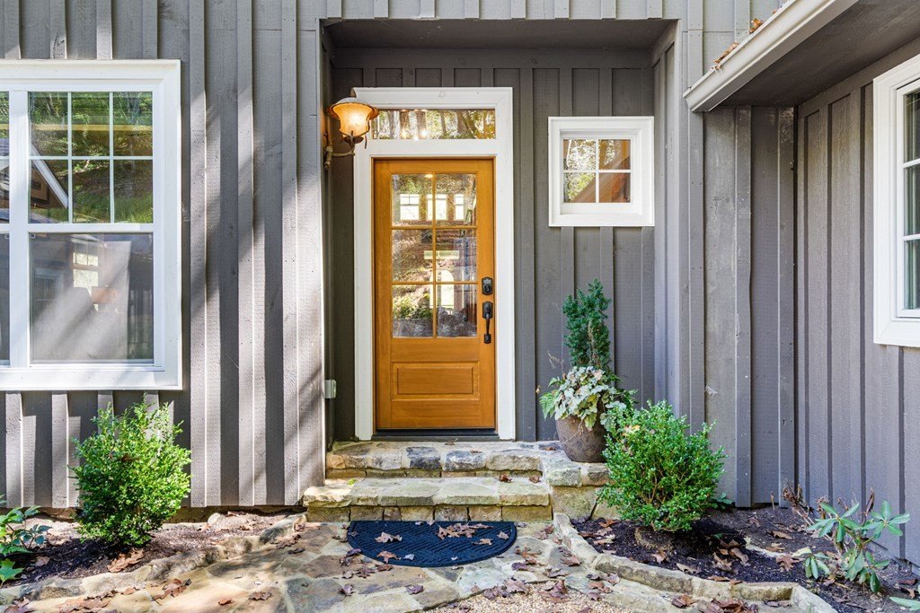 Murphy, North Carolina, 28906, United States, 3 Bedrooms Bedrooms, ,3 BathroomsBathrooms,Residential,For Sale,1982645