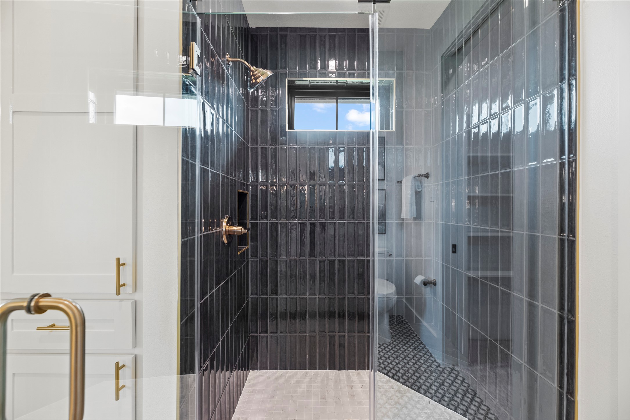 Montgomery, Texas, 77356, United States, 4 Bedrooms Bedrooms, ,5 BathroomsBathrooms,Residential,For Sale,1987481