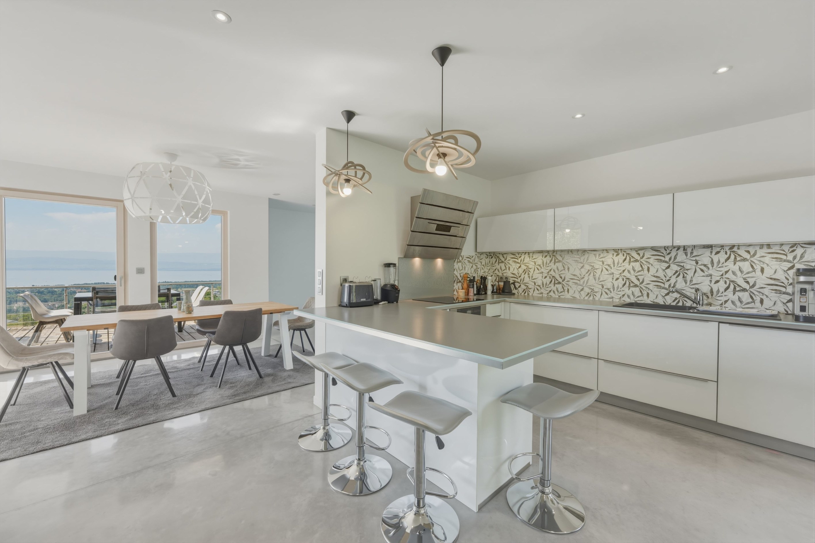  Villa for sale with lake view in Marin. - 物件實景