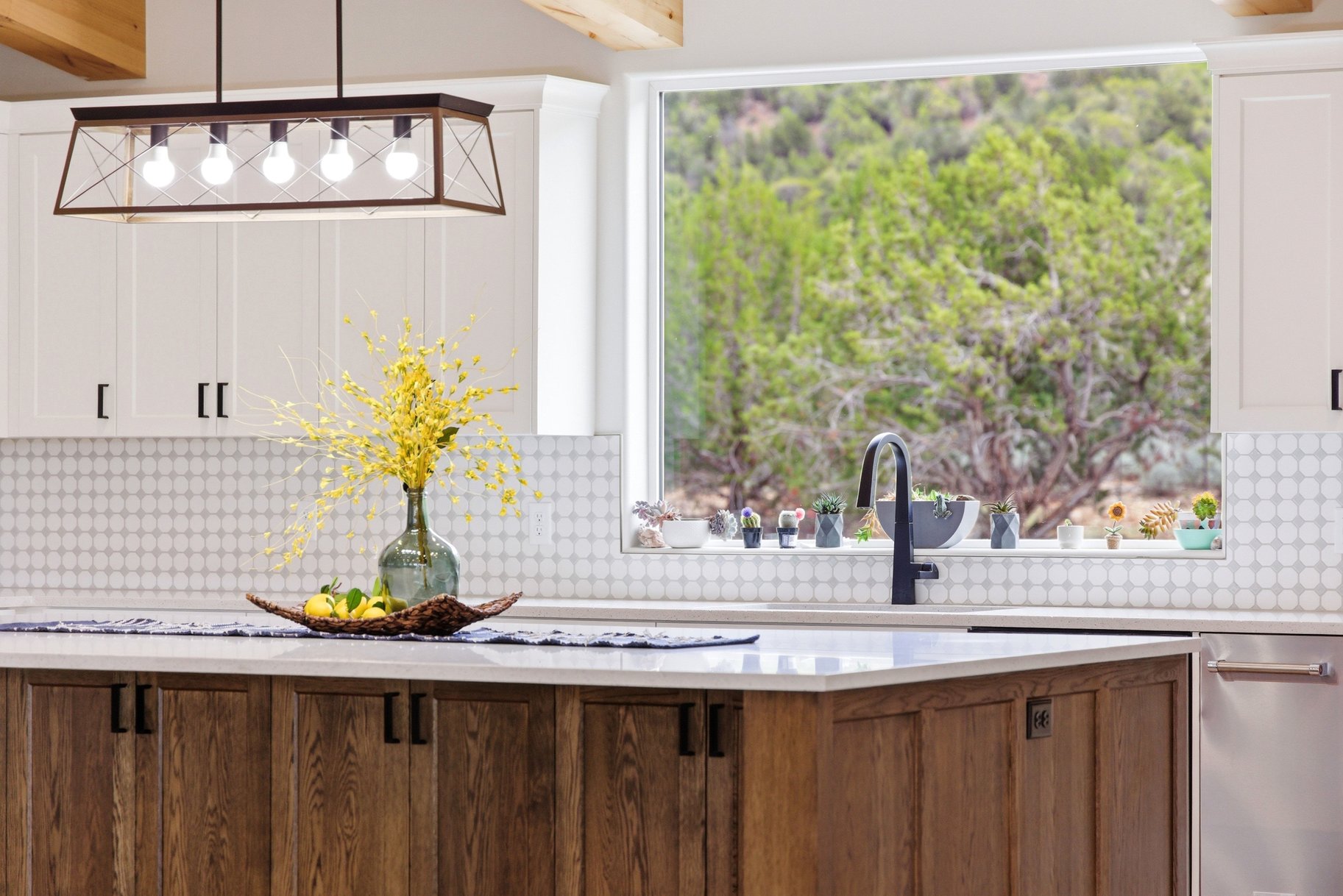  5 Acres • Two Homes In One • Horse Property With Flexible Living Options - 物件實景