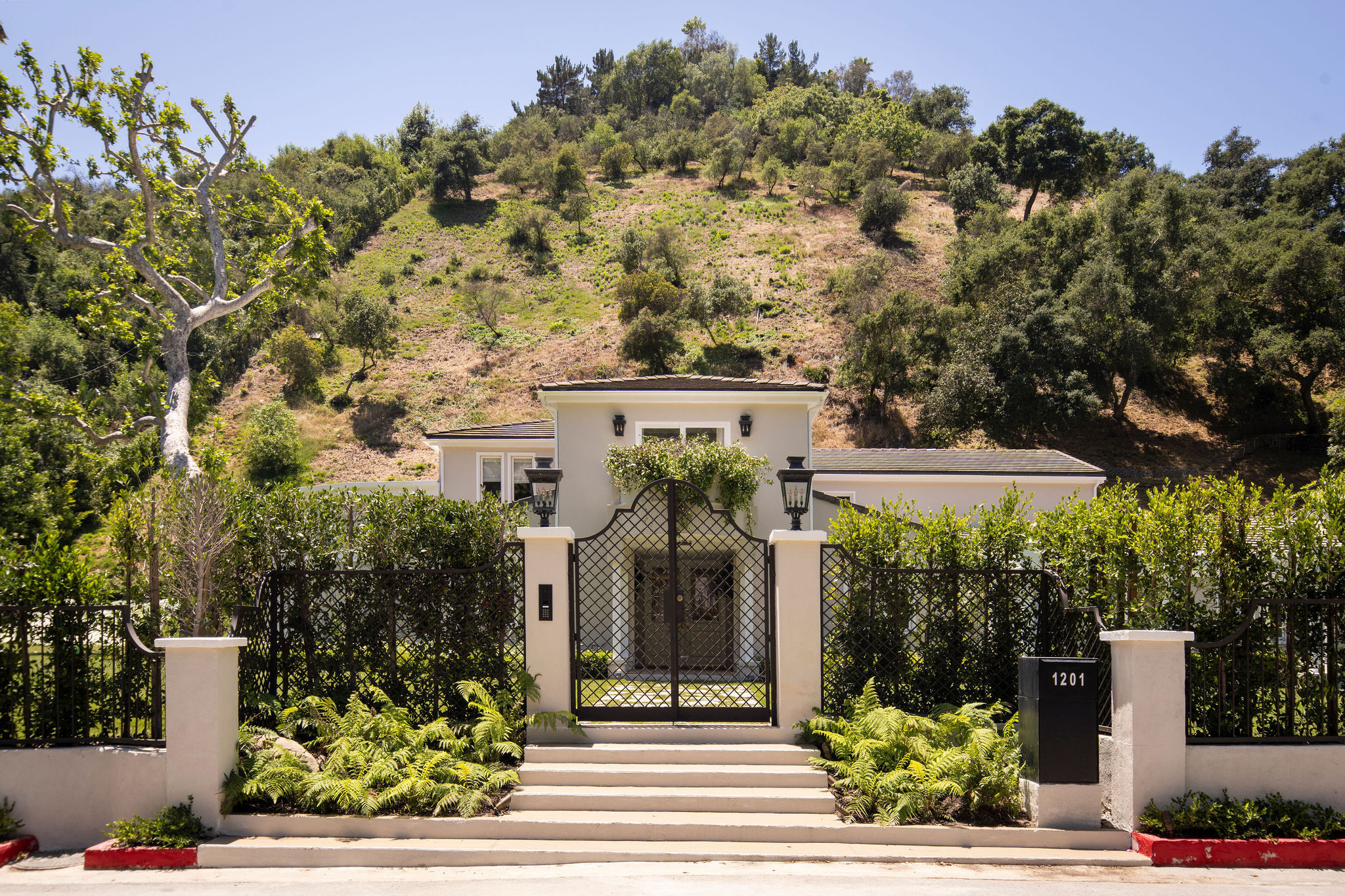 1201 Stone Canyon Road