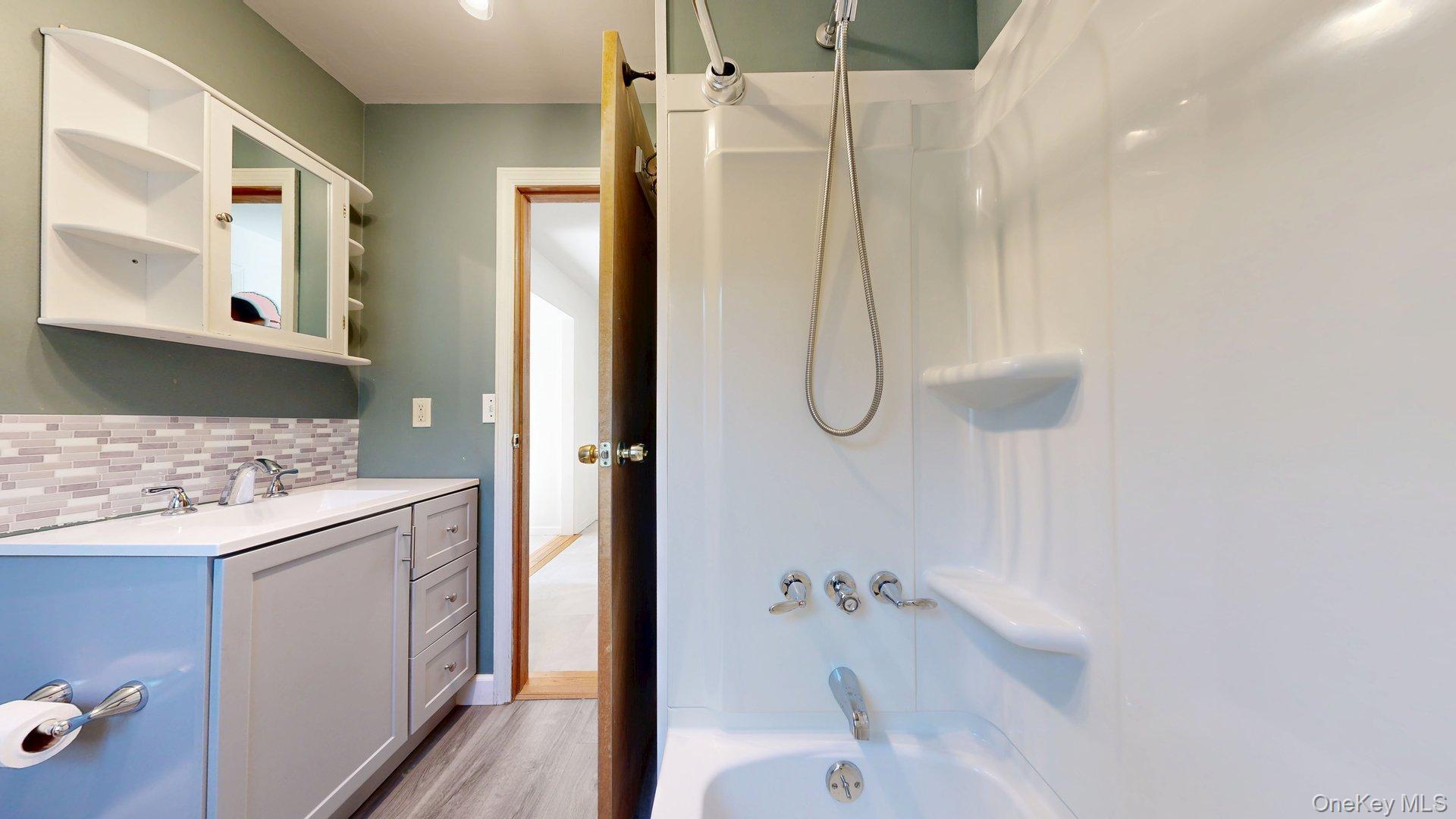 Center Moriches, New York, 11934, United States, 3 Bedrooms Bedrooms, ,1 BathroomBathrooms,Residential,For Sale,1990243